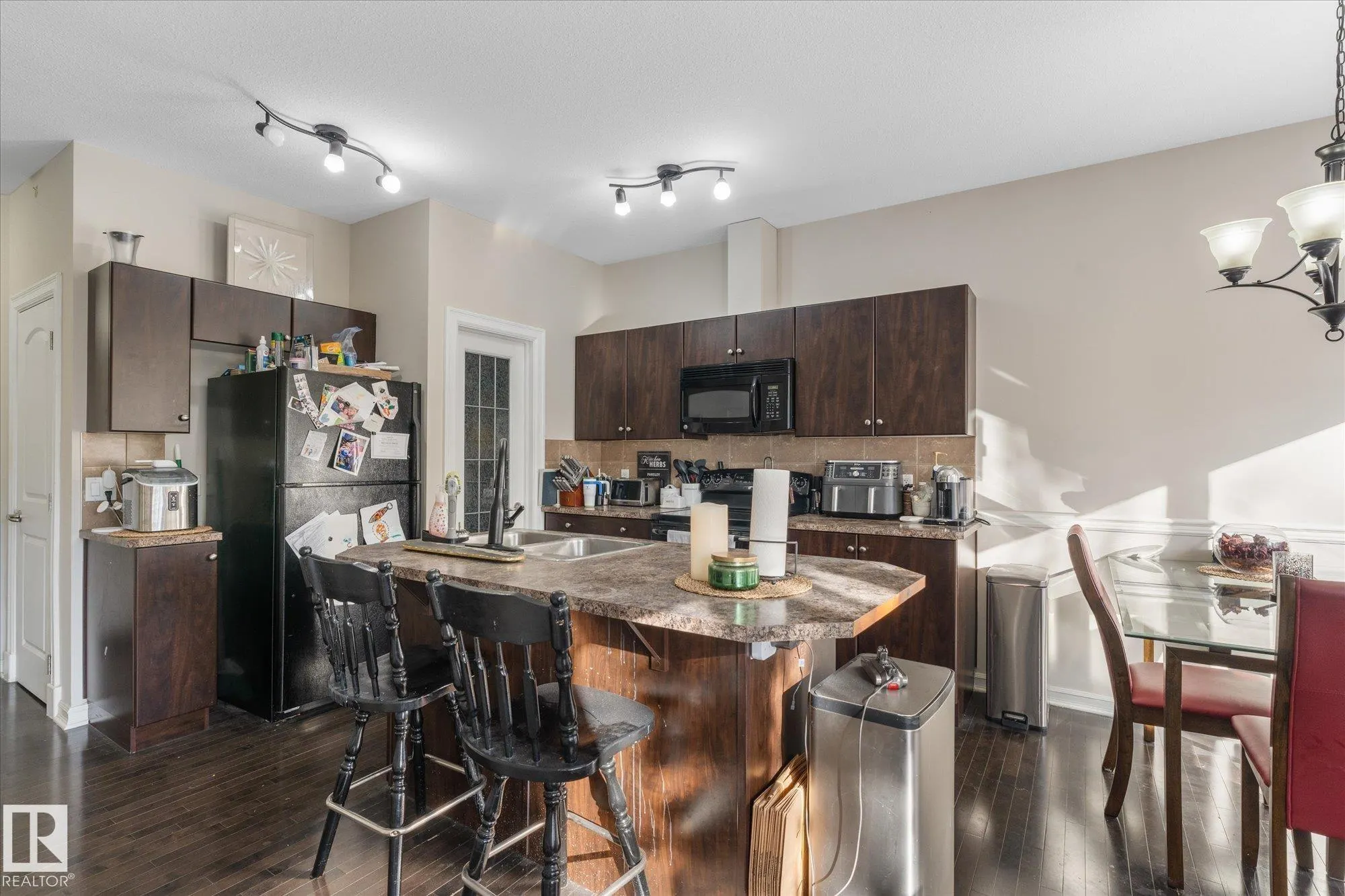 2123 HAMMOND Court