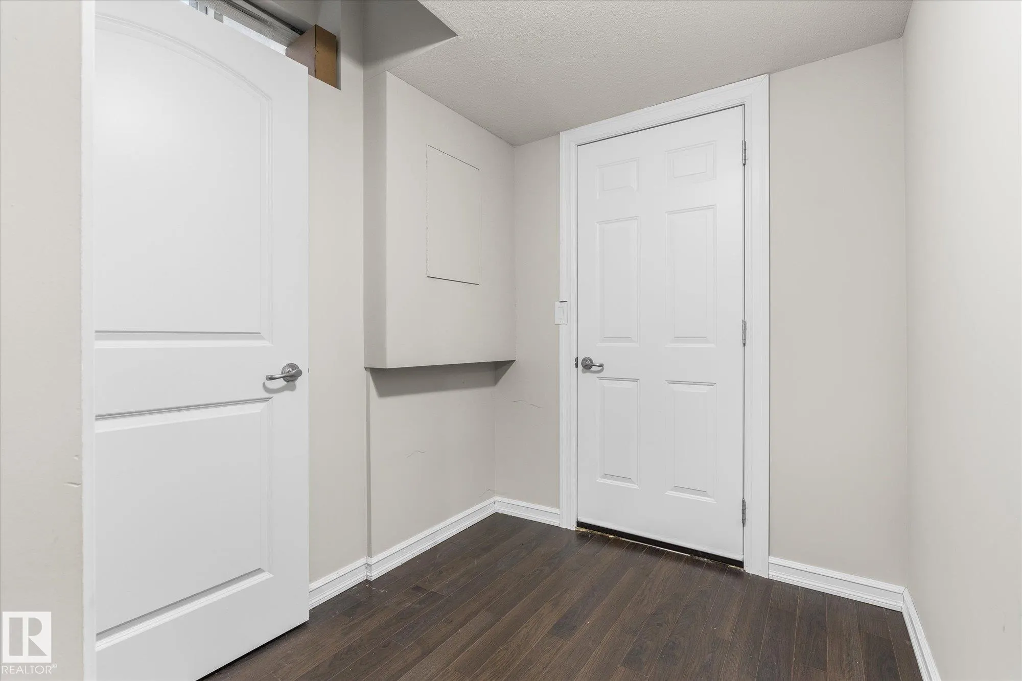 2123 HAMMOND Court