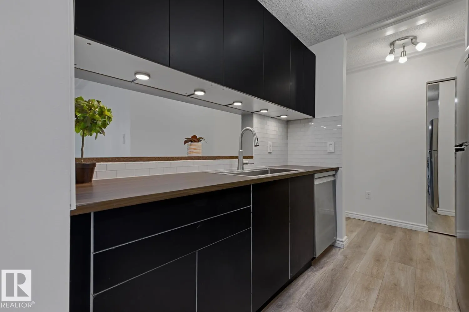2508 50 Street
