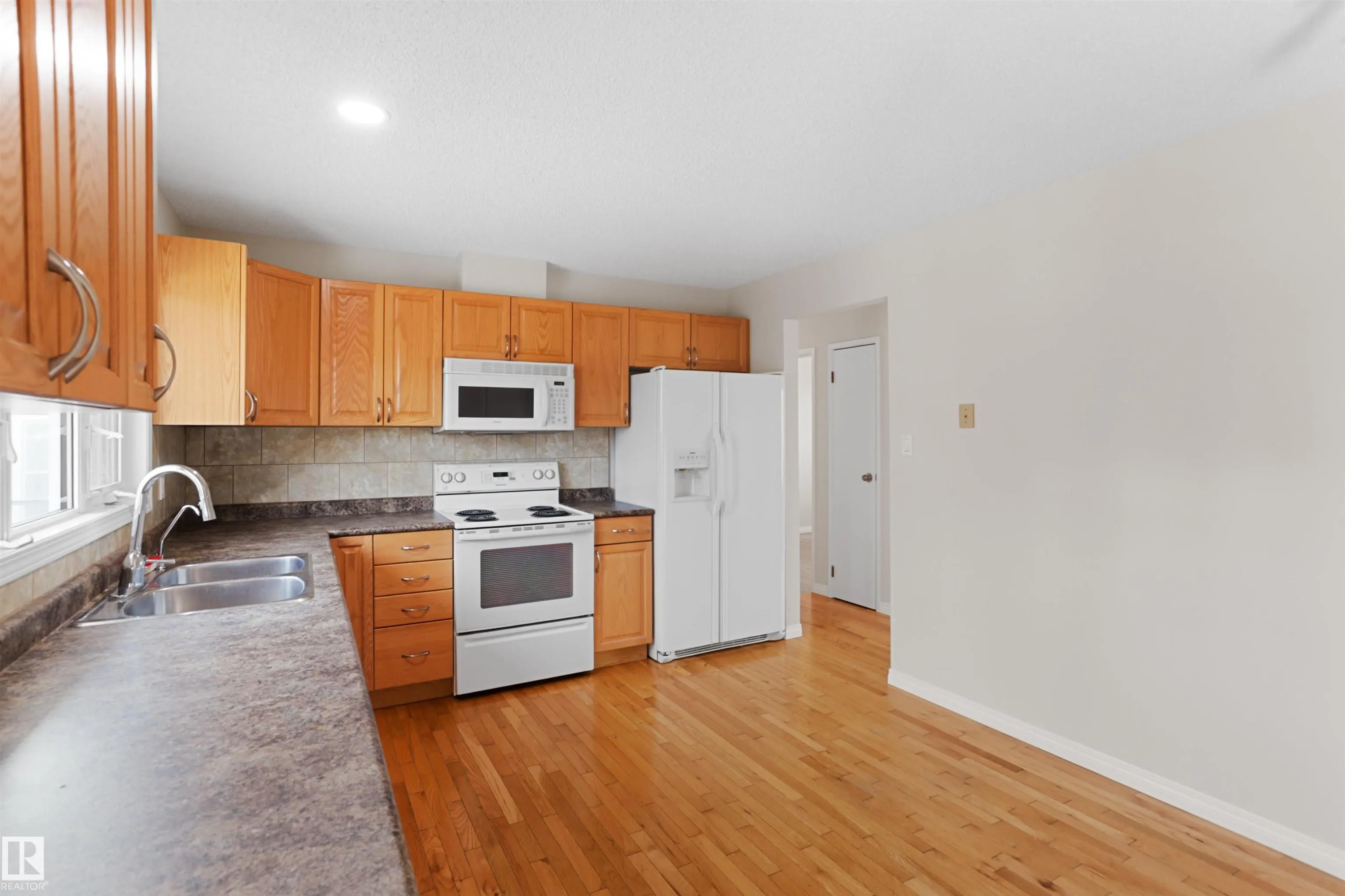 48 PIPESTONE Drive