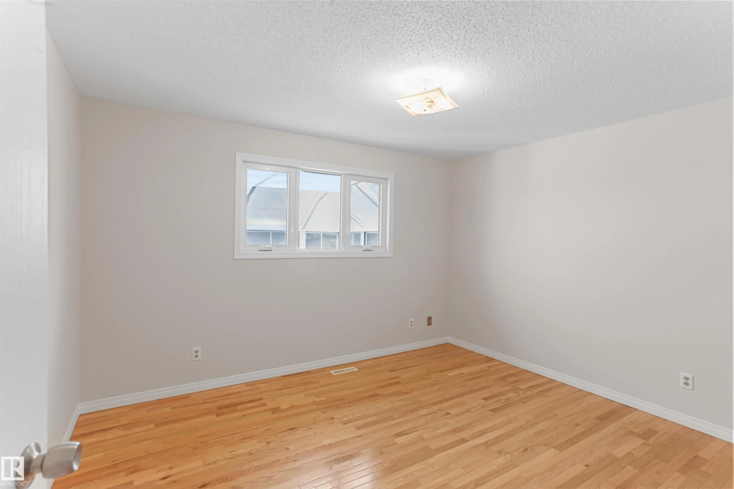 48 PIPESTONE Drive