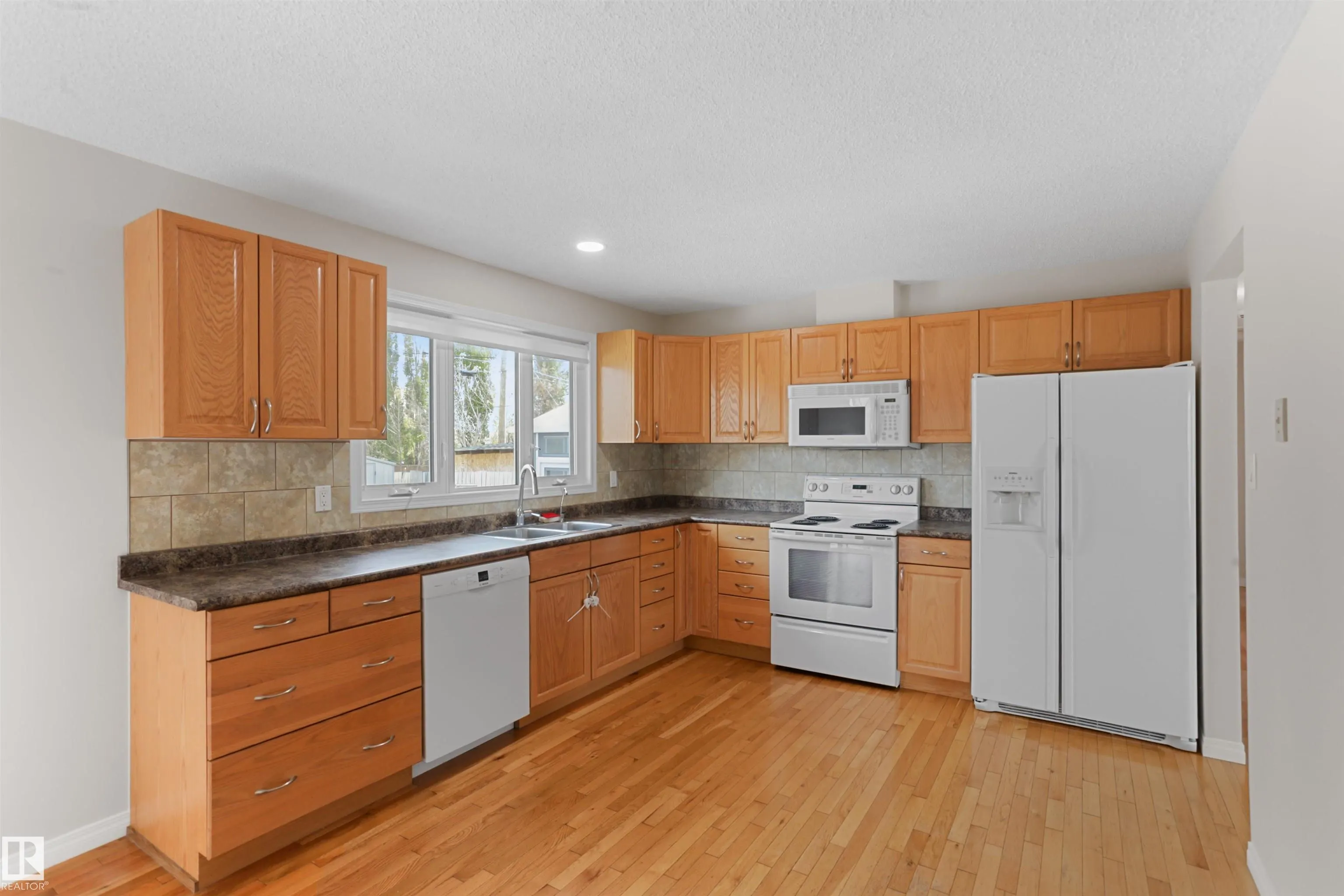 48 PIPESTONE Drive