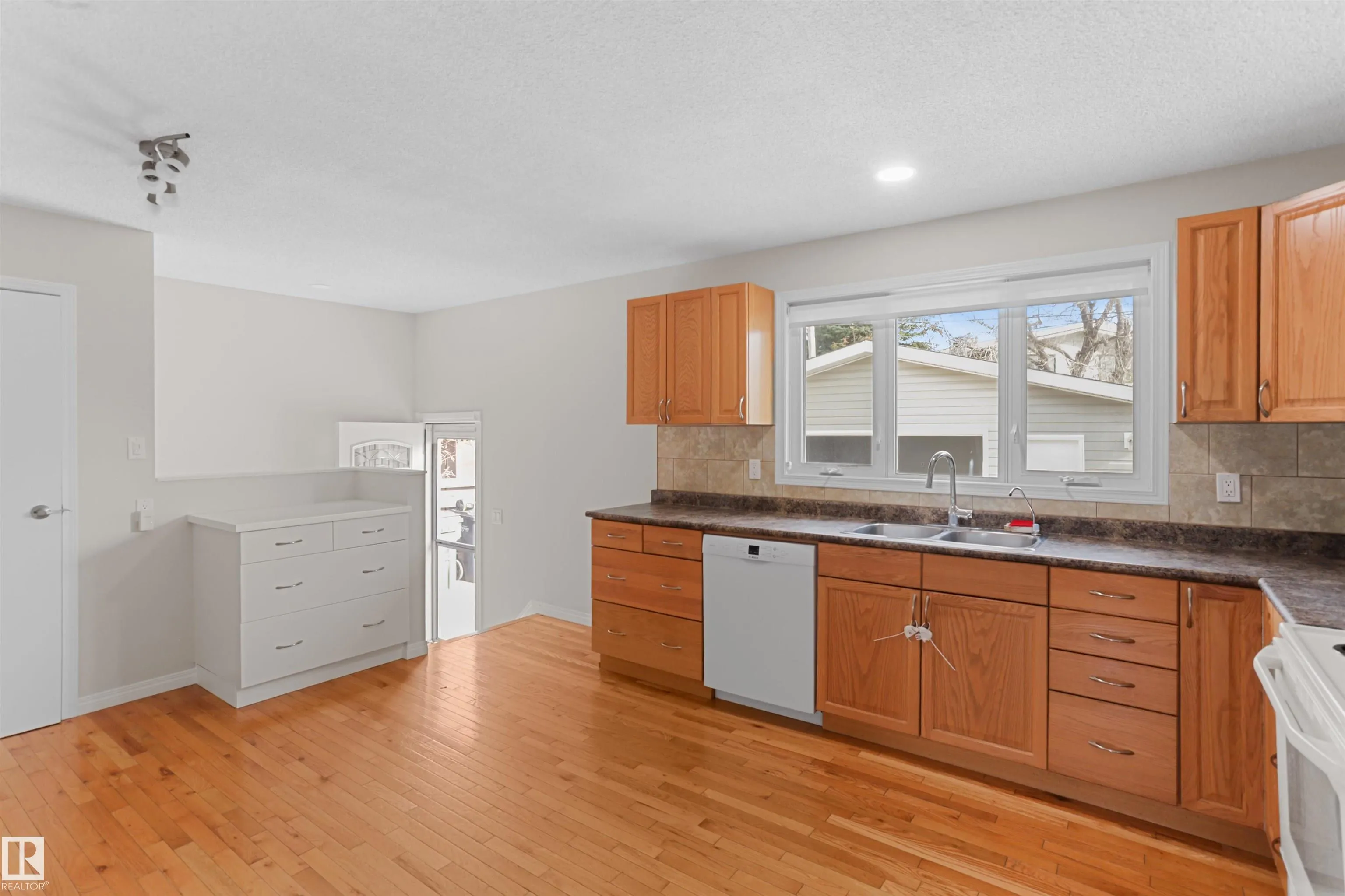 48 PIPESTONE Drive