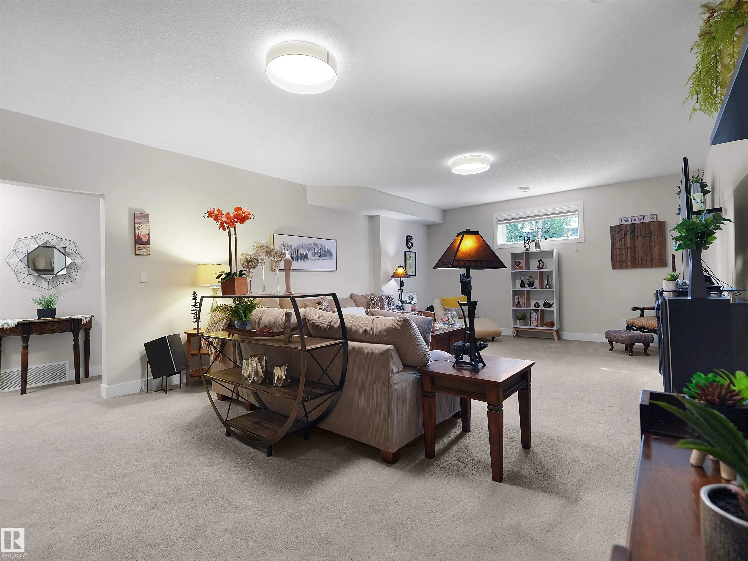 904 WOOD Place