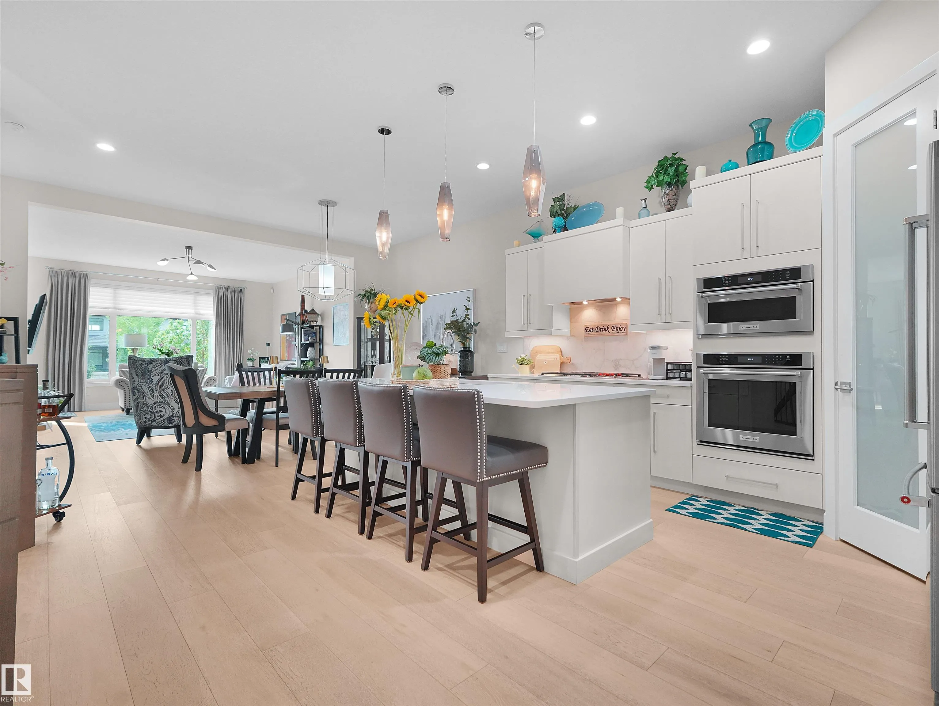 904 WOOD Place