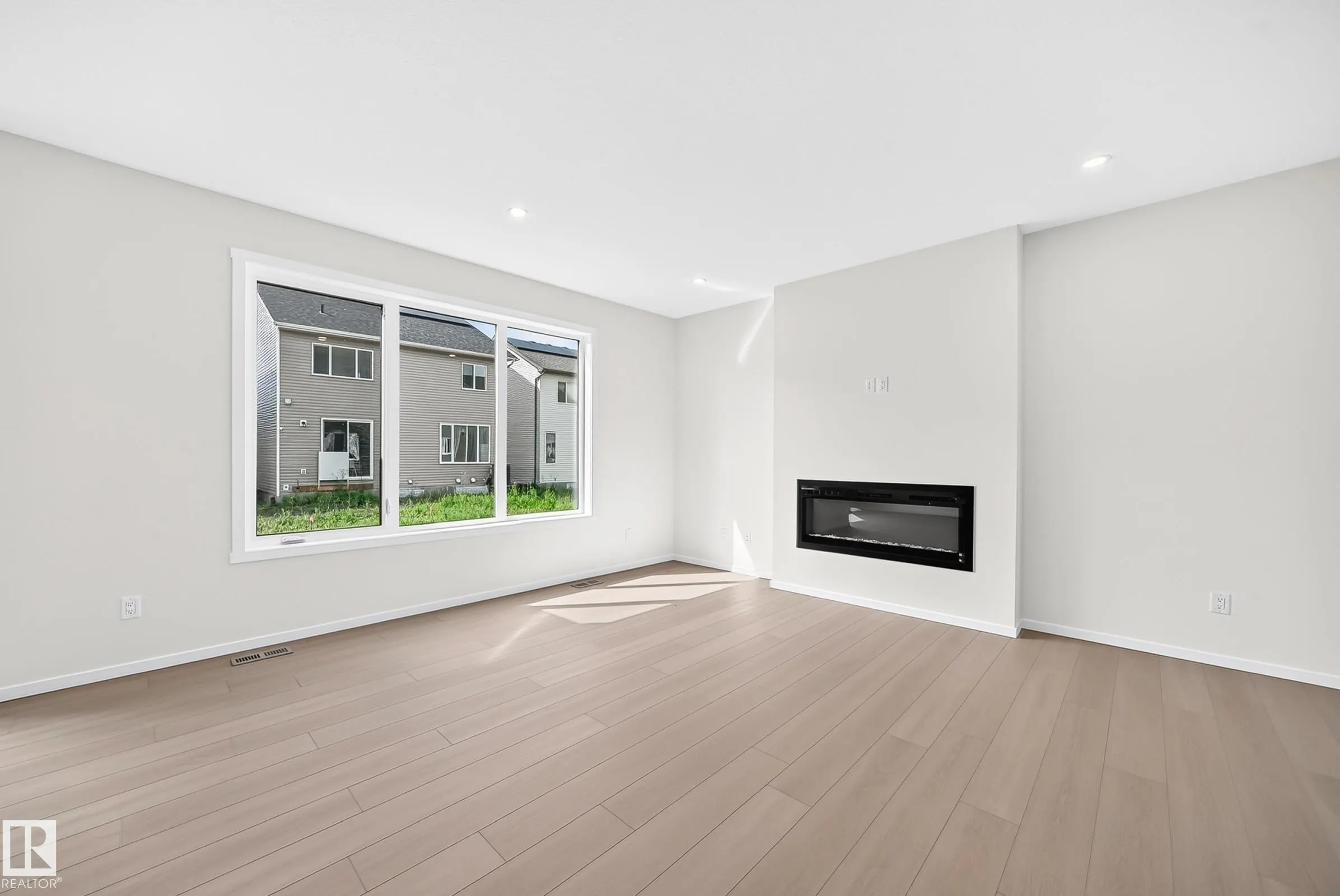 1512 205 Street
