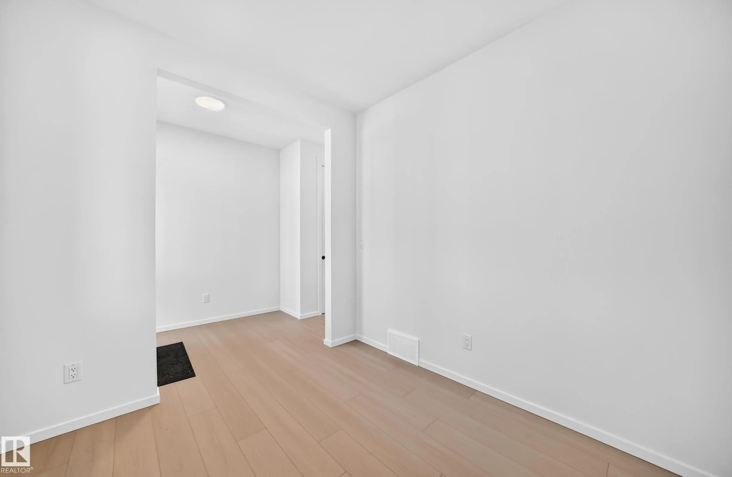 1512 205 Street