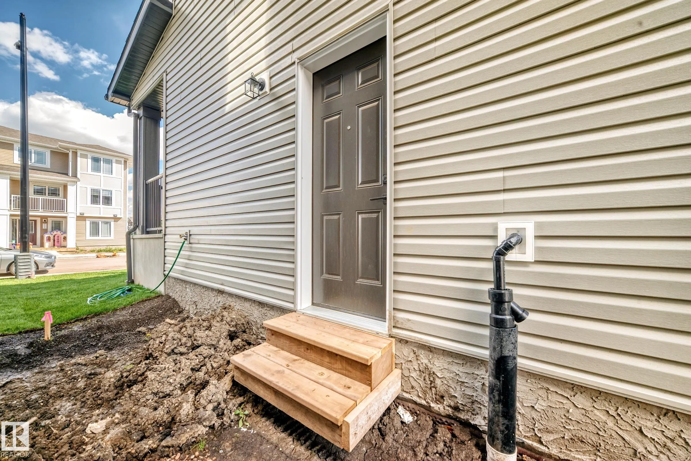 1512 205 Street