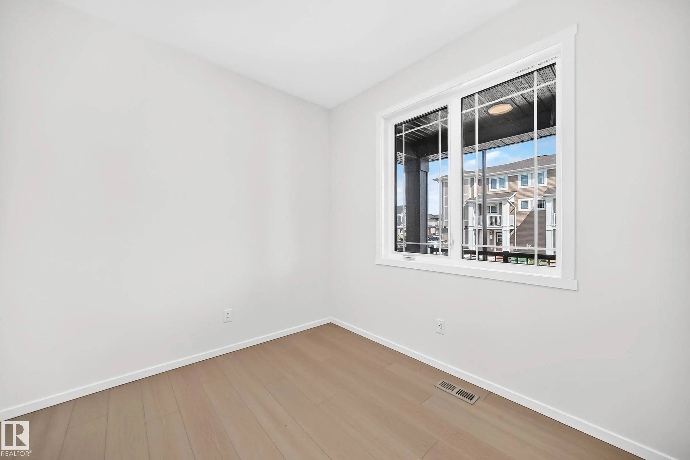 1512 205 Street