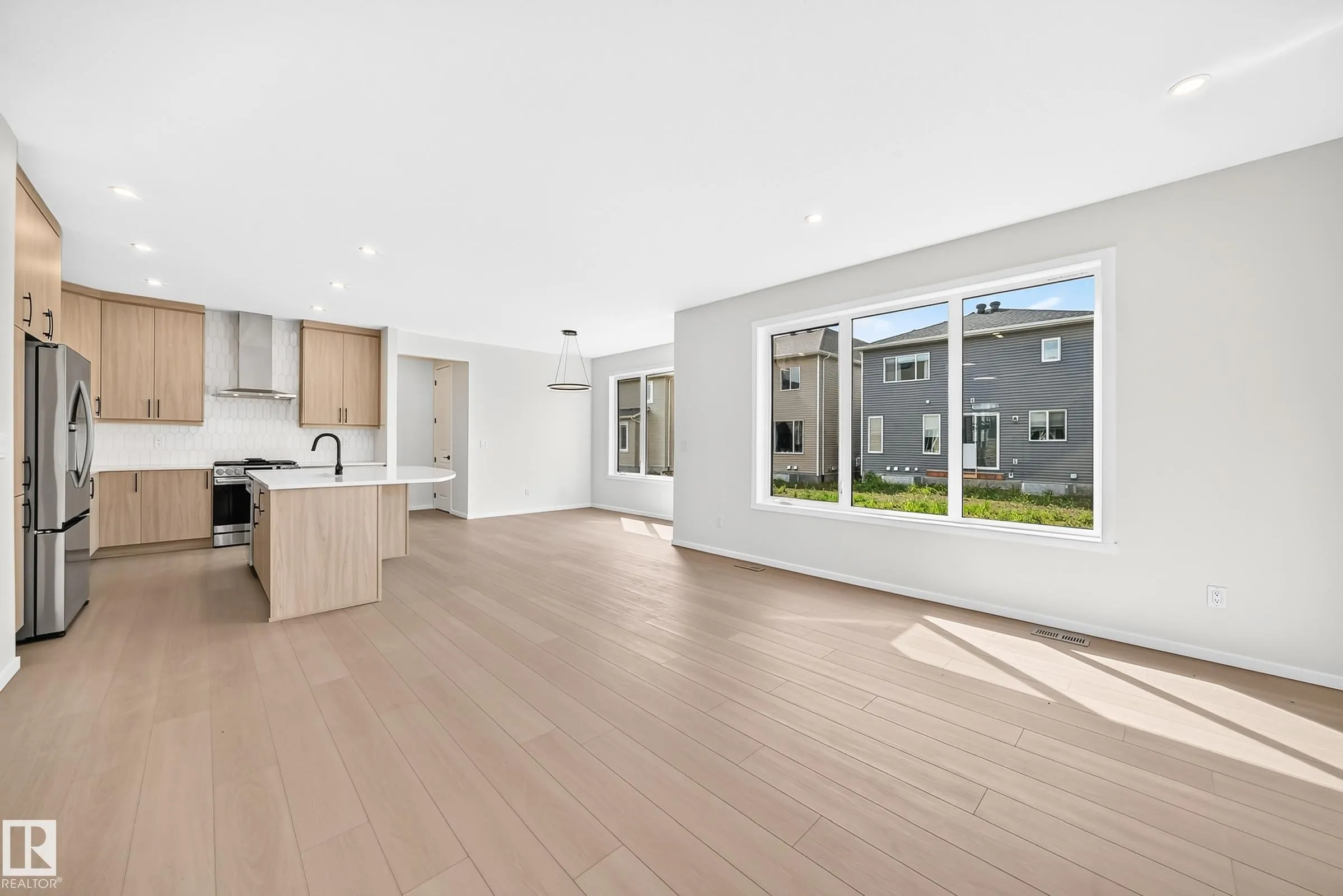 1512 205 Street