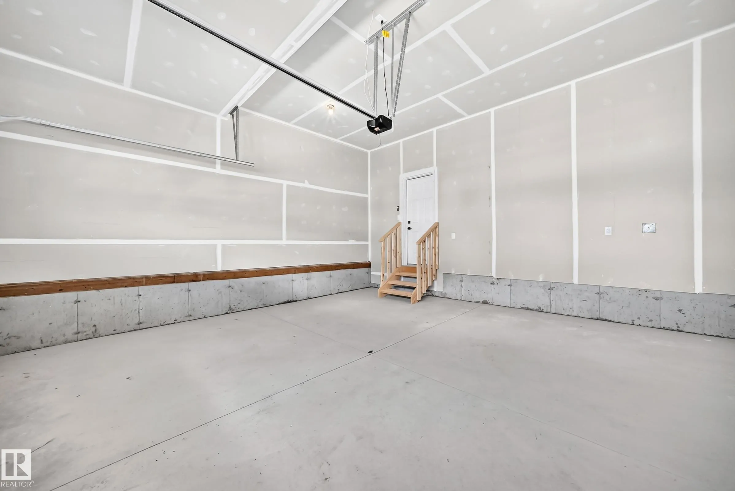 1512 205 Street