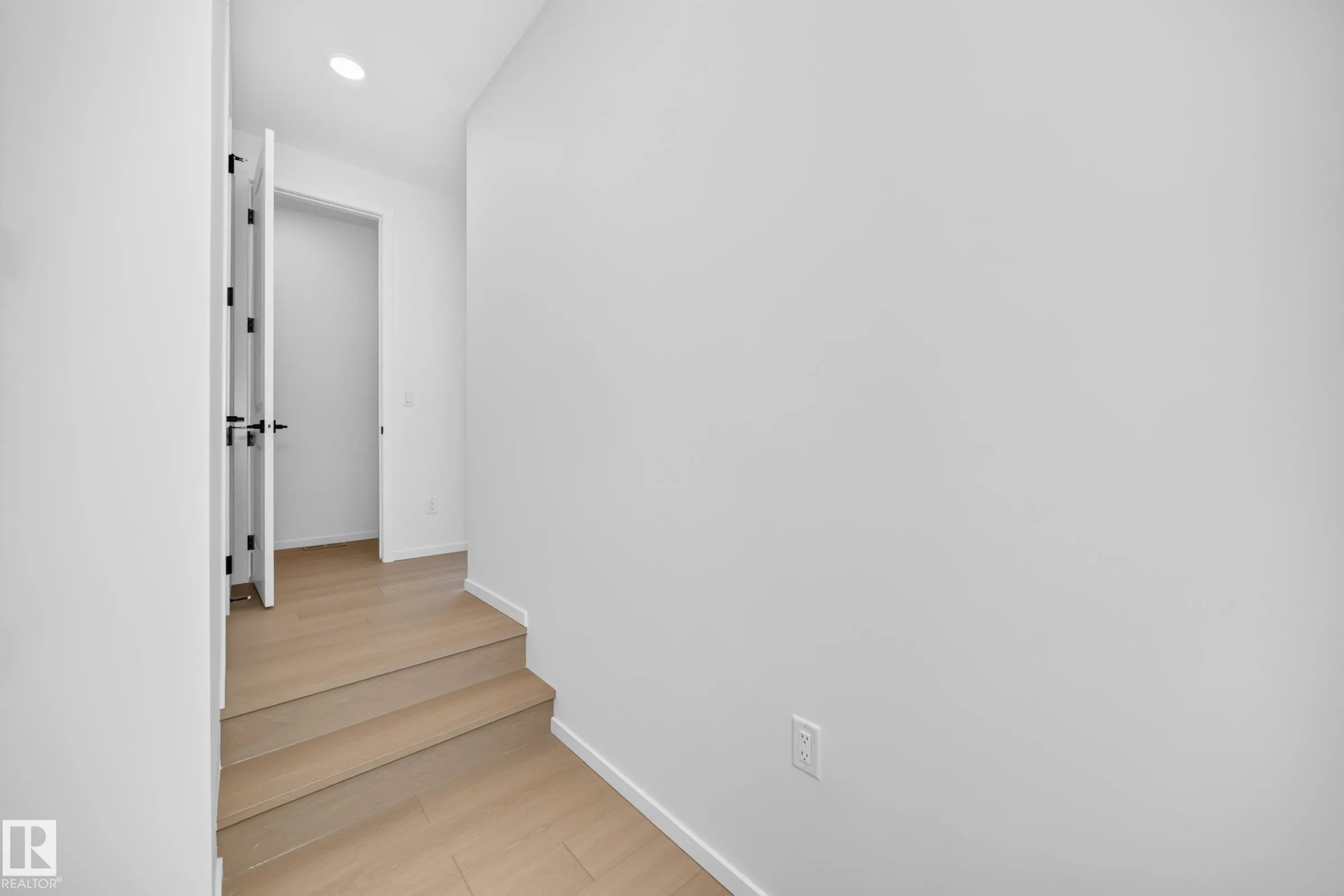 1512 205 Street