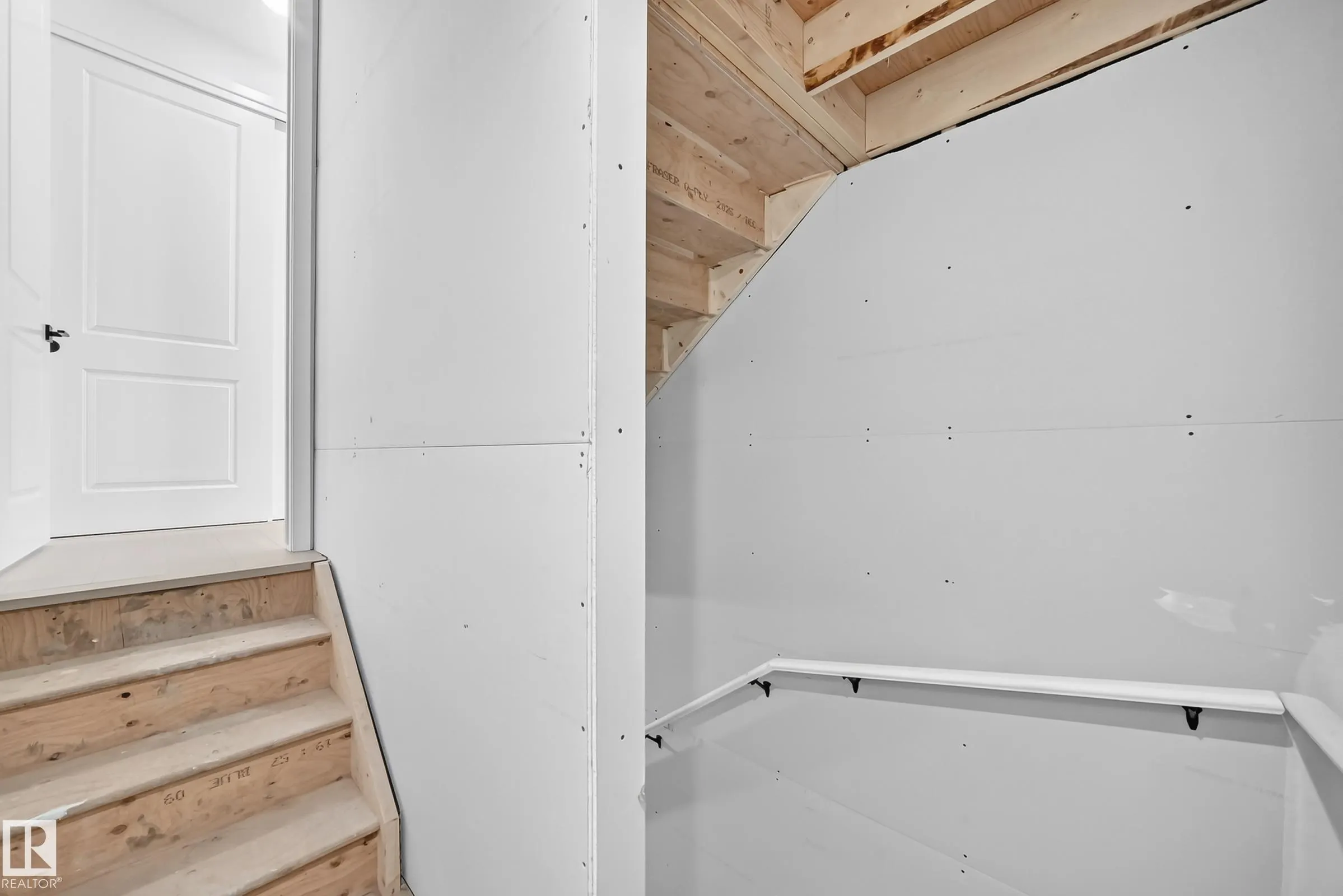 1512 205 Street