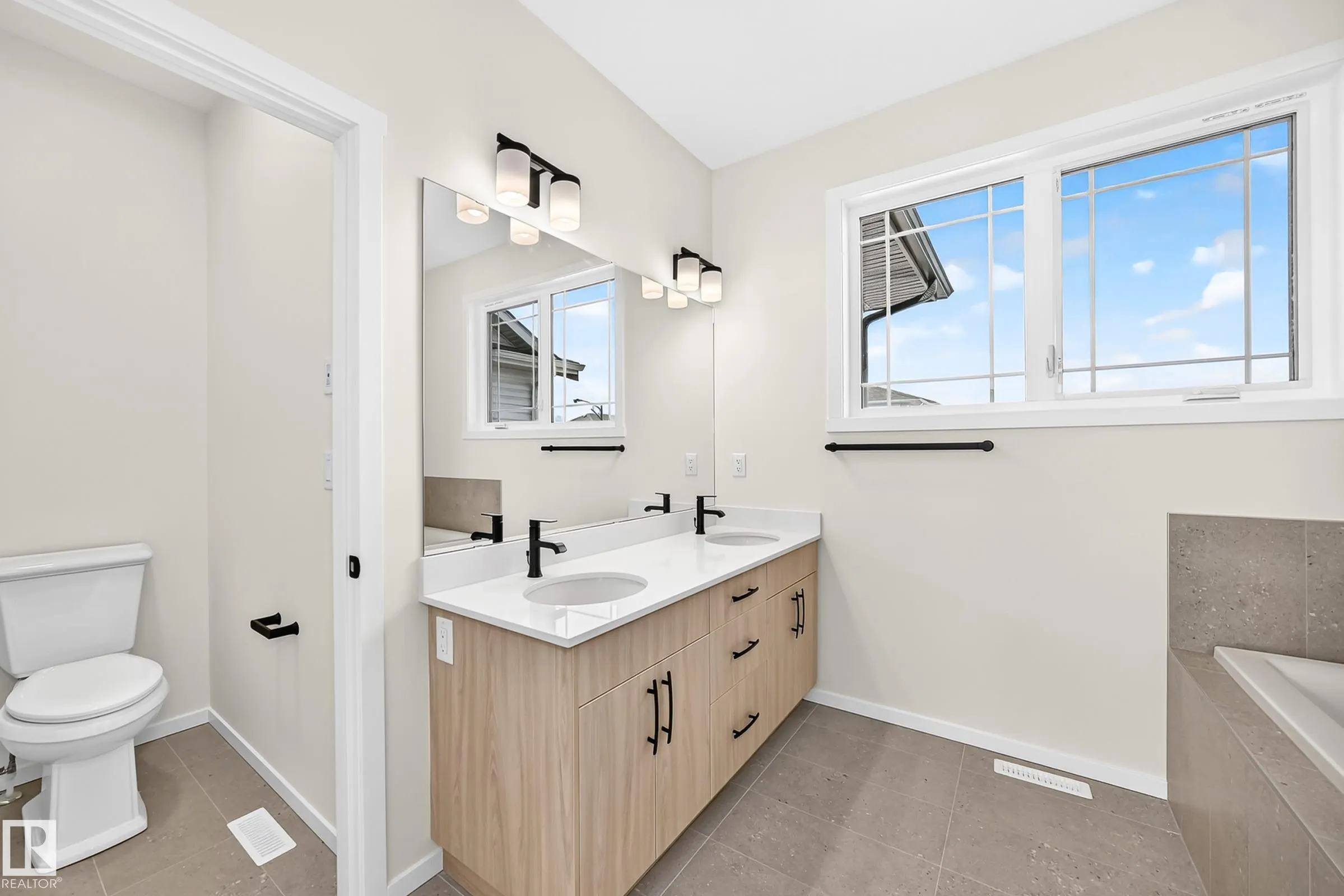 1512 205 Street