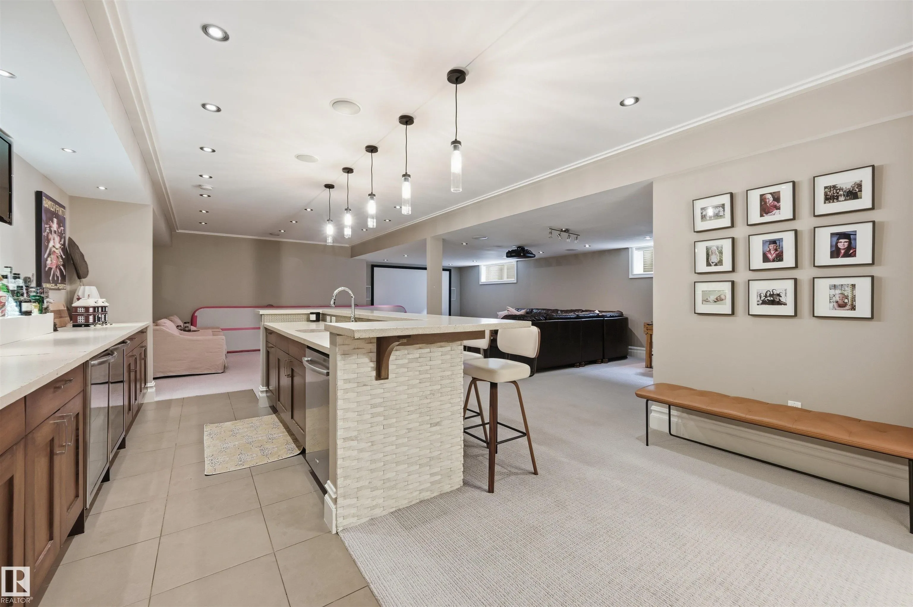 2446 MARTELL Crescent