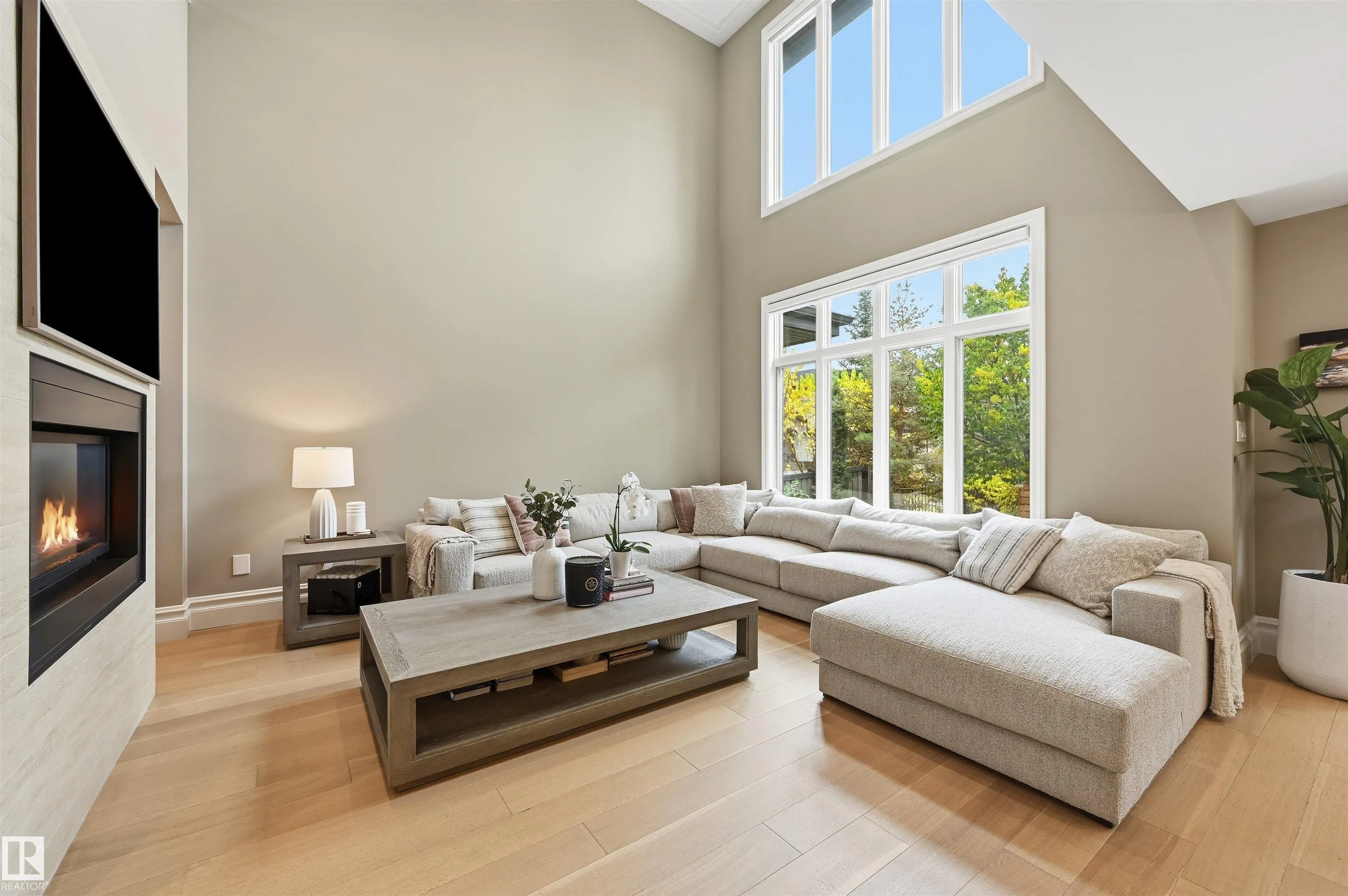2446 MARTELL Crescent