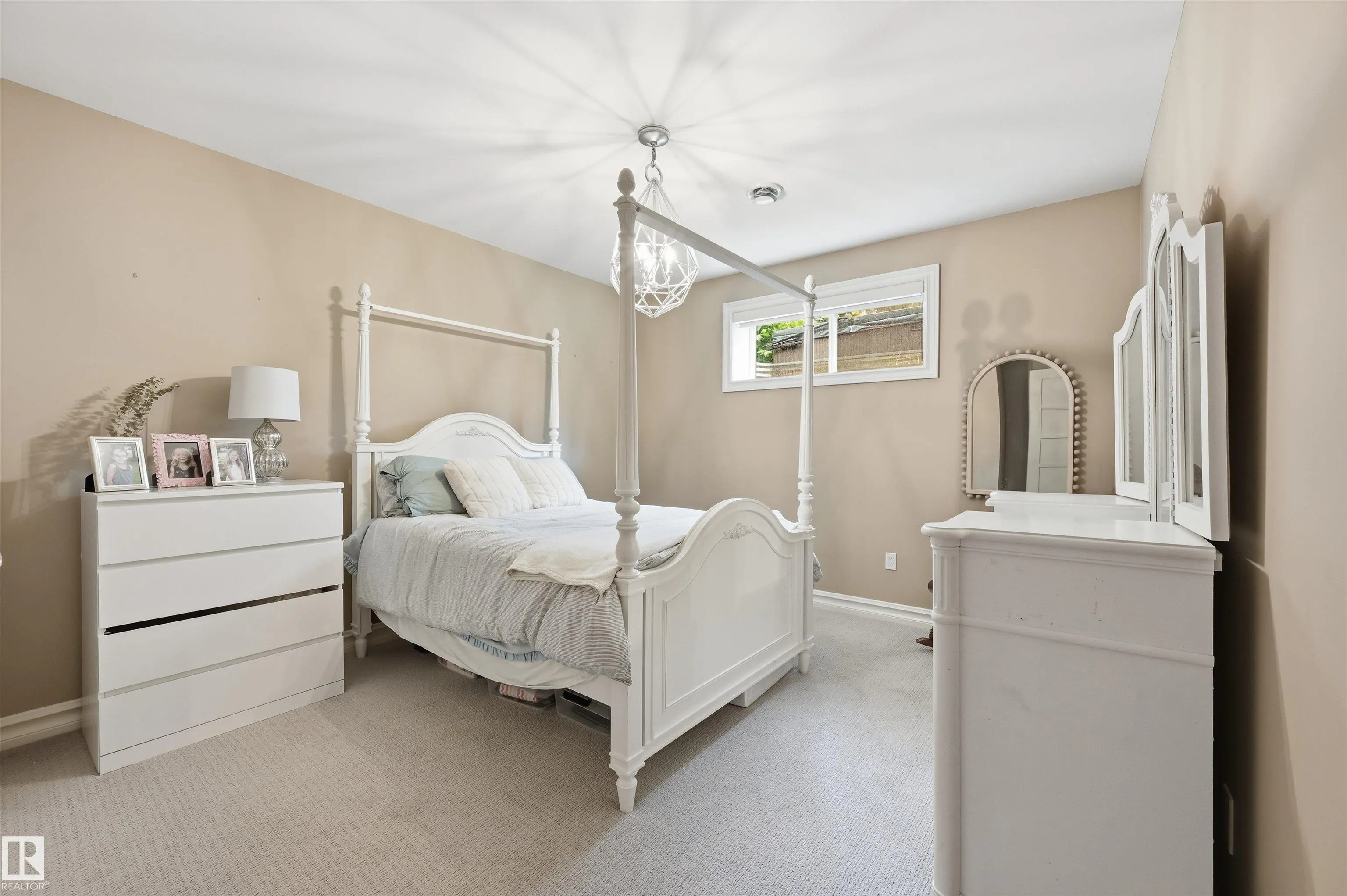 2446 MARTELL Crescent