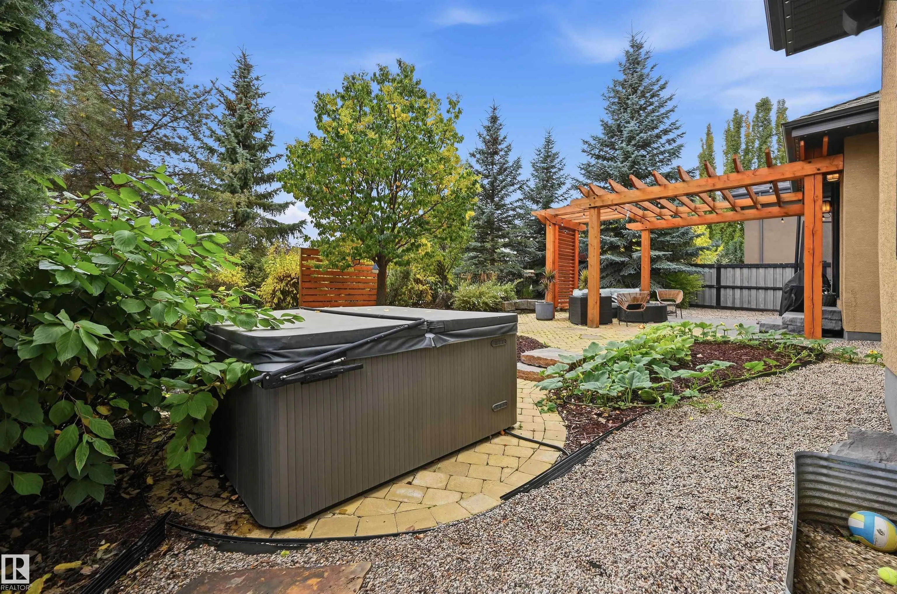 2446 MARTELL Crescent