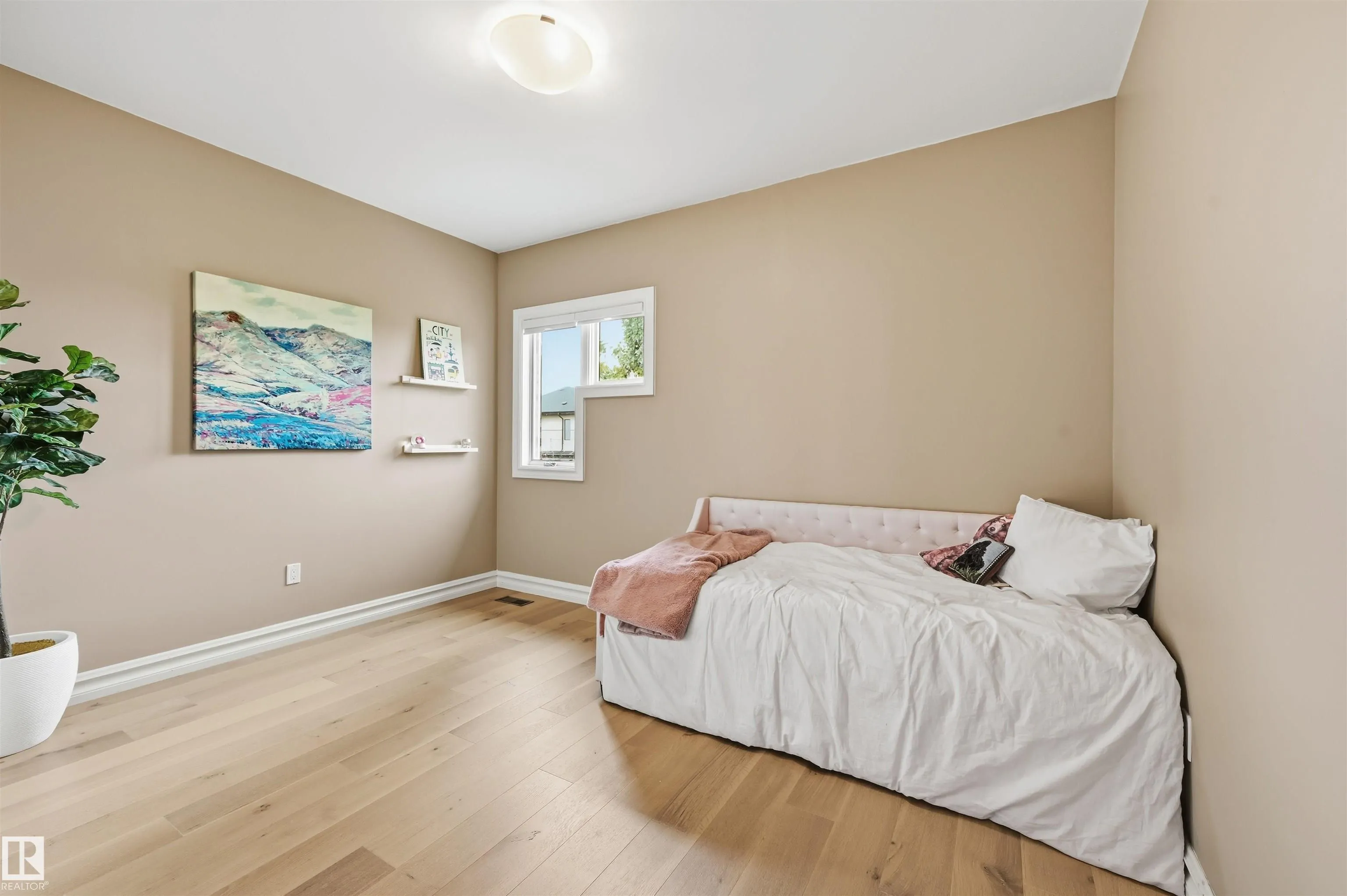 2446 MARTELL Crescent