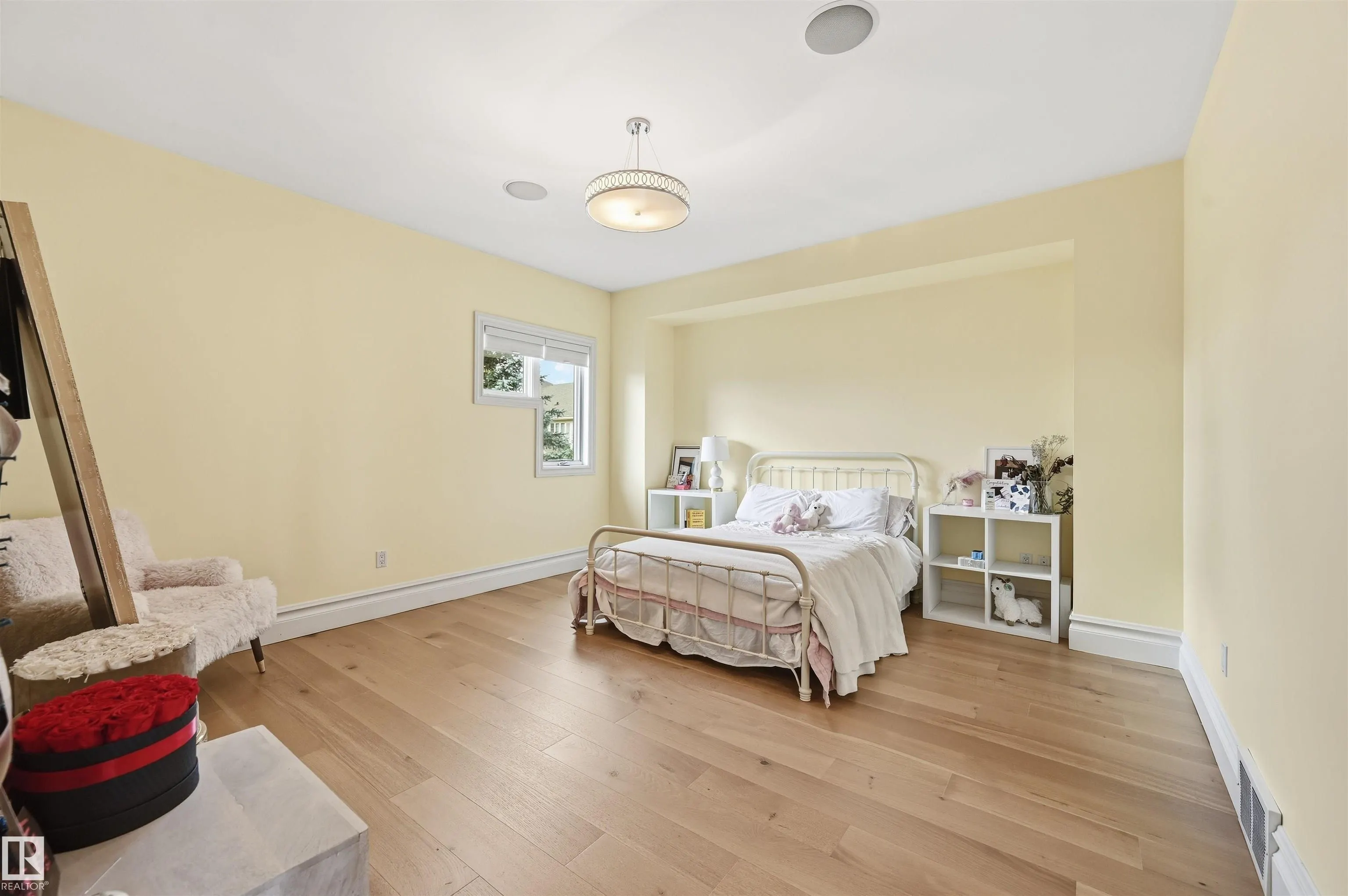 2446 MARTELL Crescent