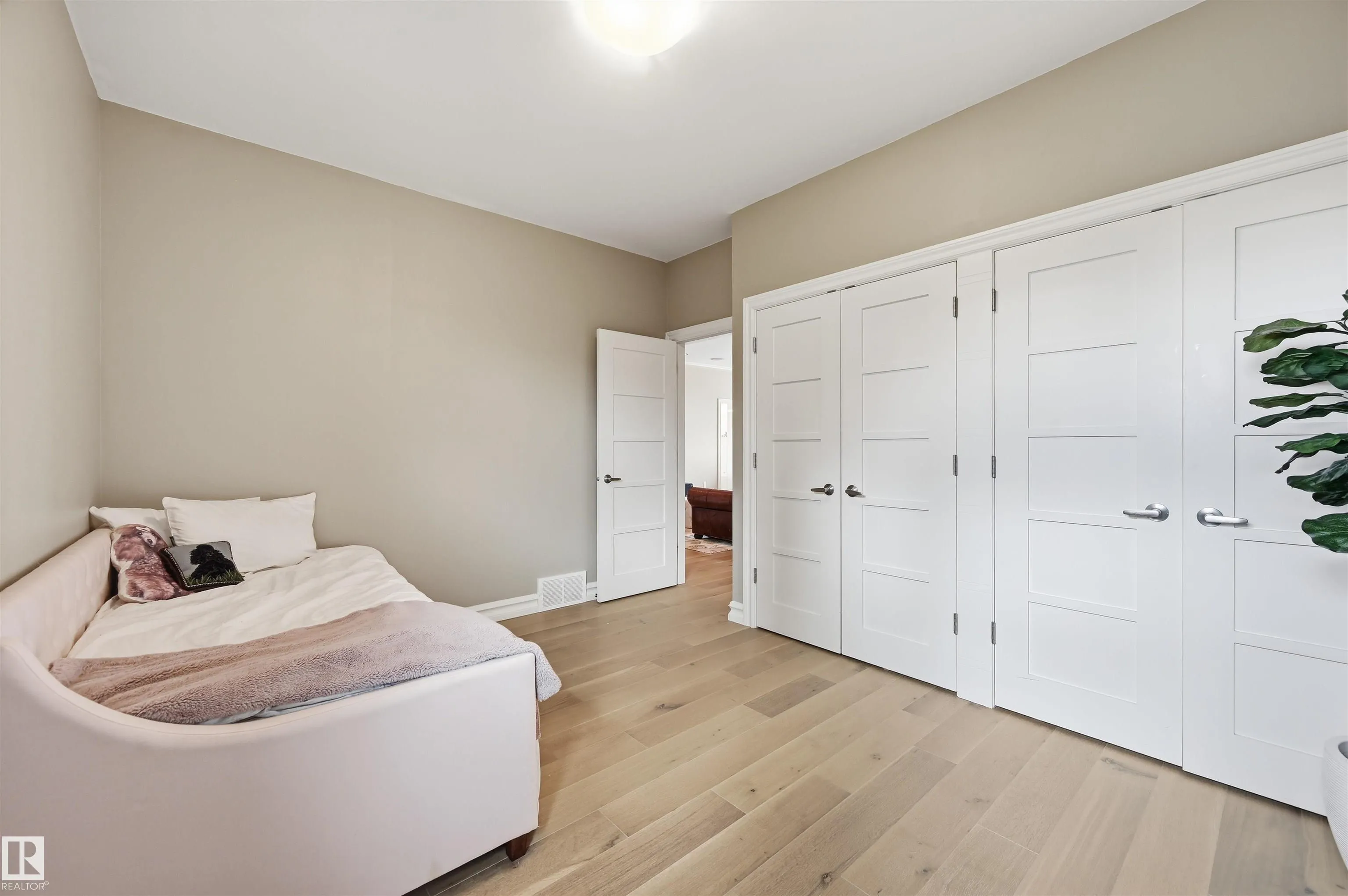 2446 MARTELL Crescent