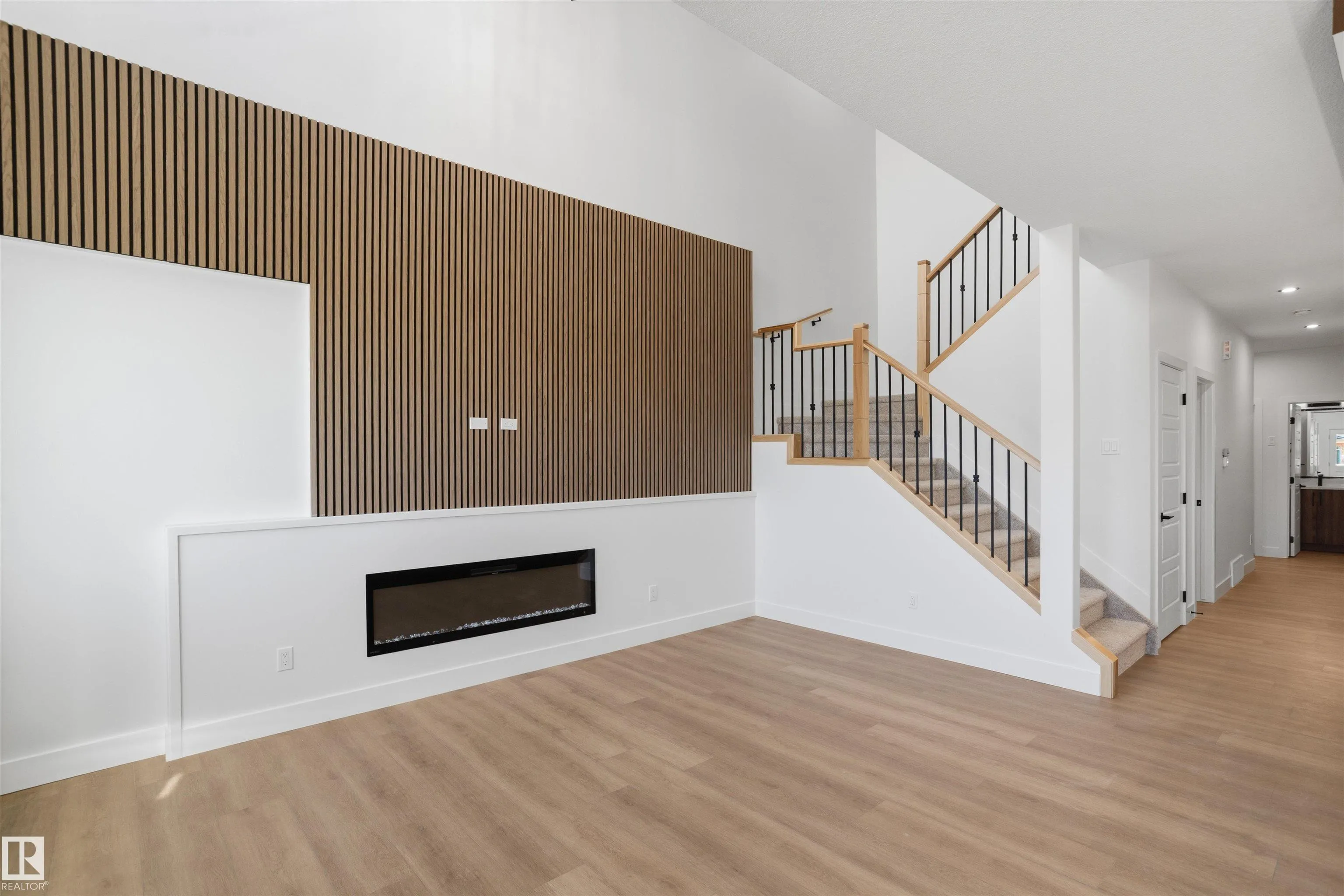 1790 Crossbill Loop