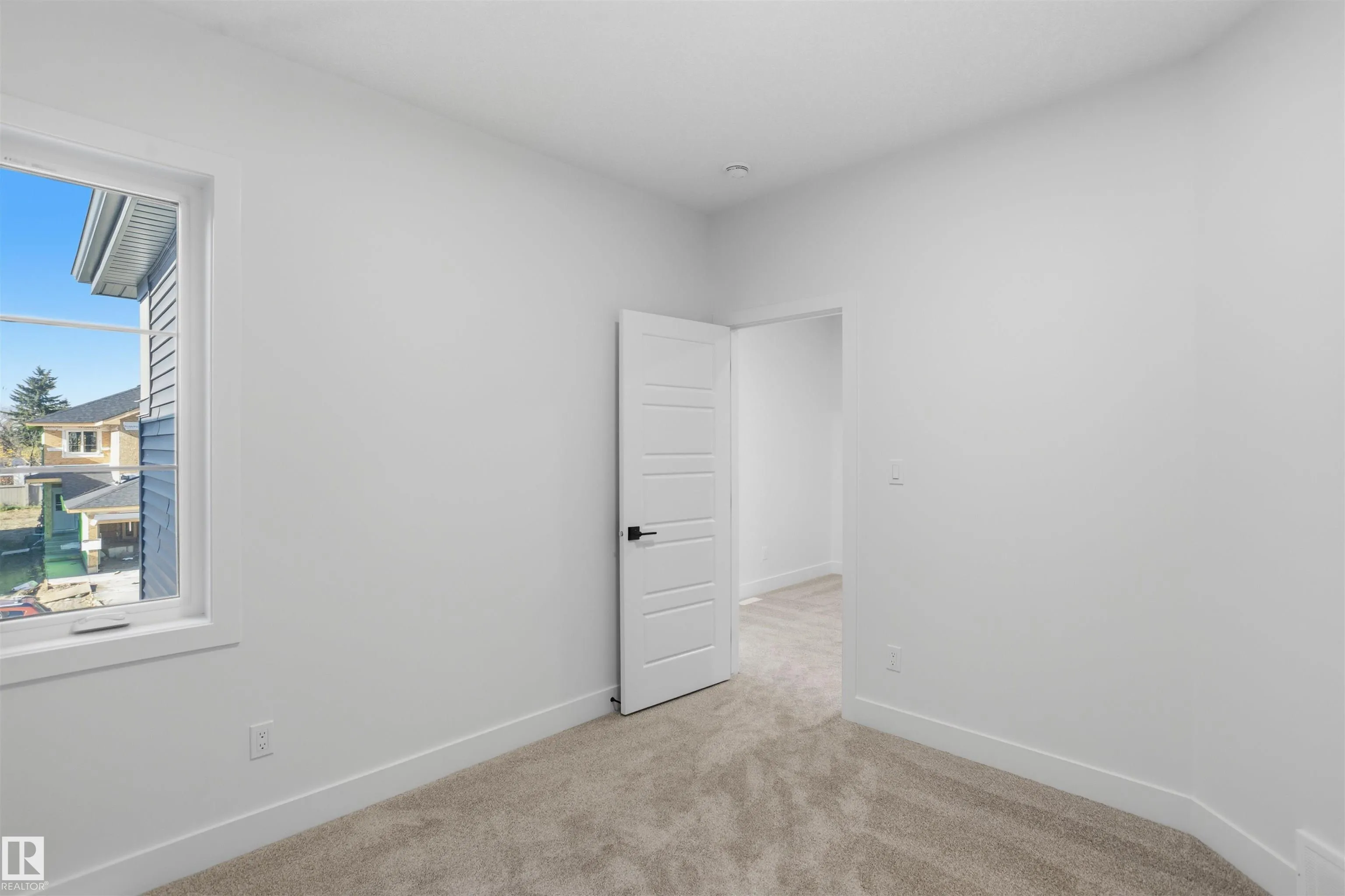 1790 Crossbill Loop