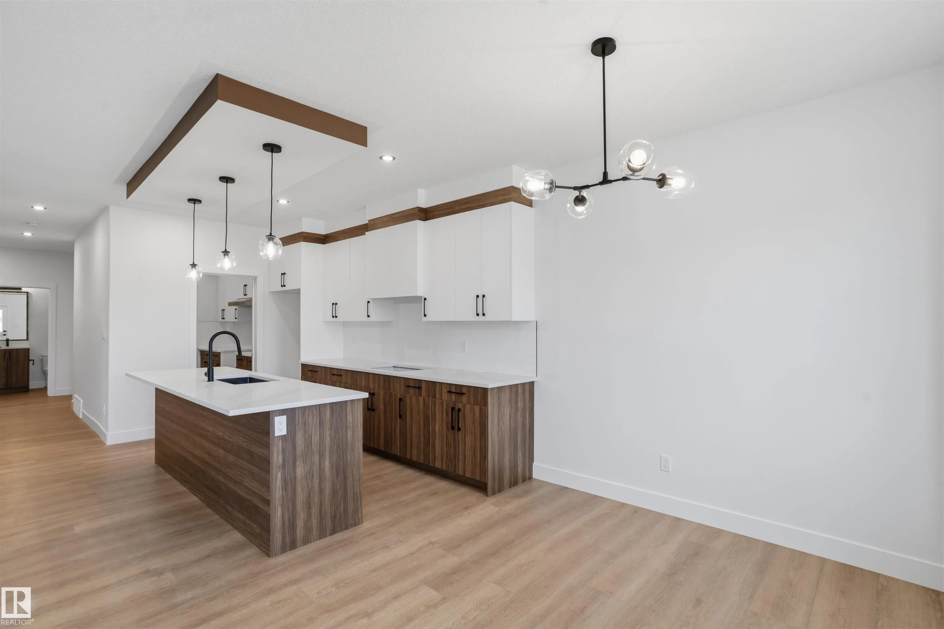 1790 Crossbill Loop