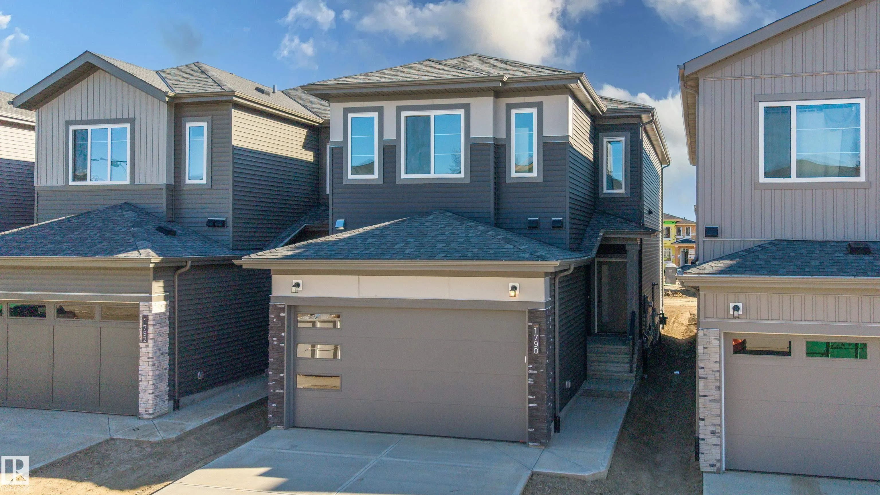 1790 Crossbill Loop
