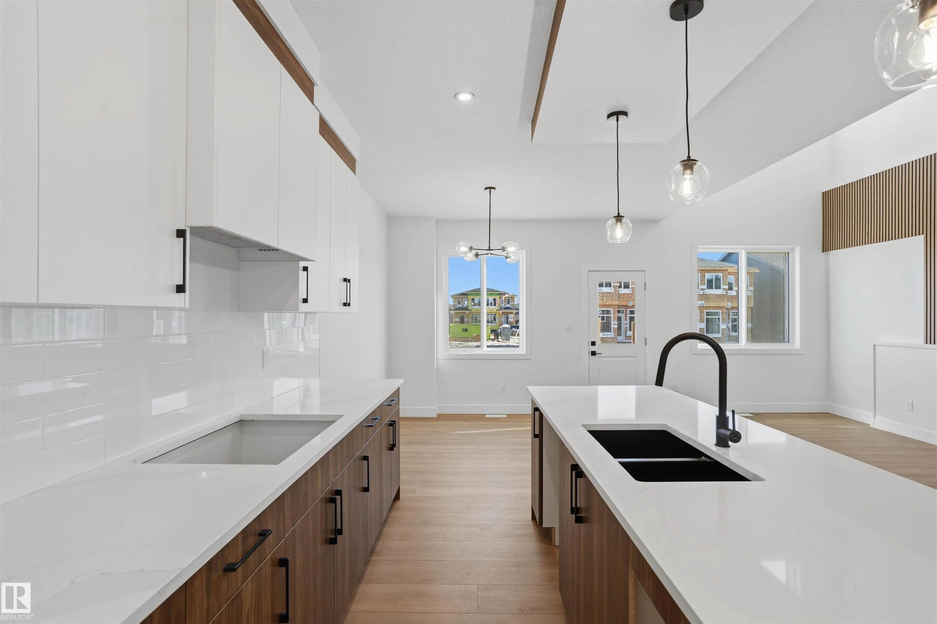 1790 Crossbill Loop