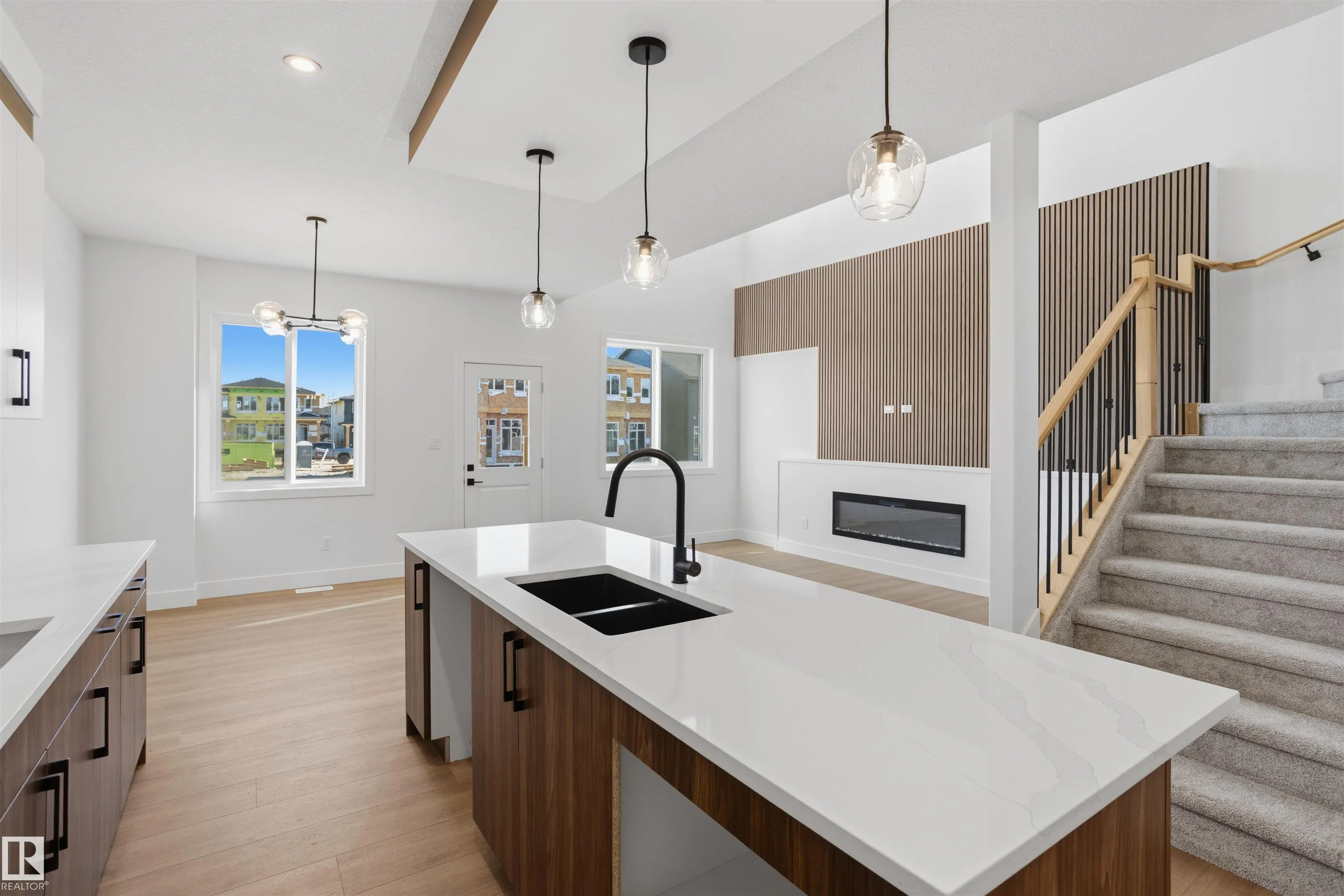 1790 Crossbill Loop