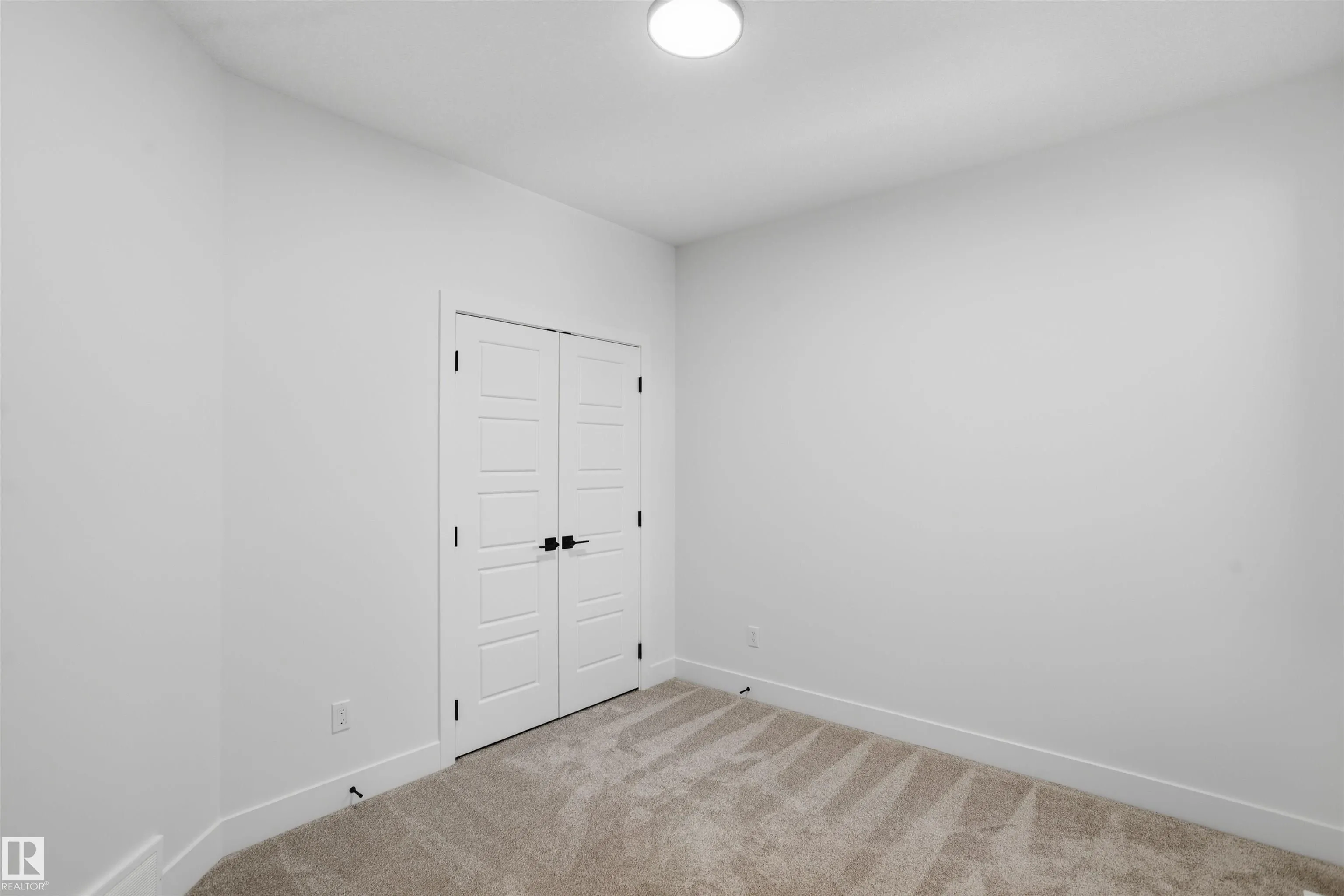 1790 Crossbill Loop