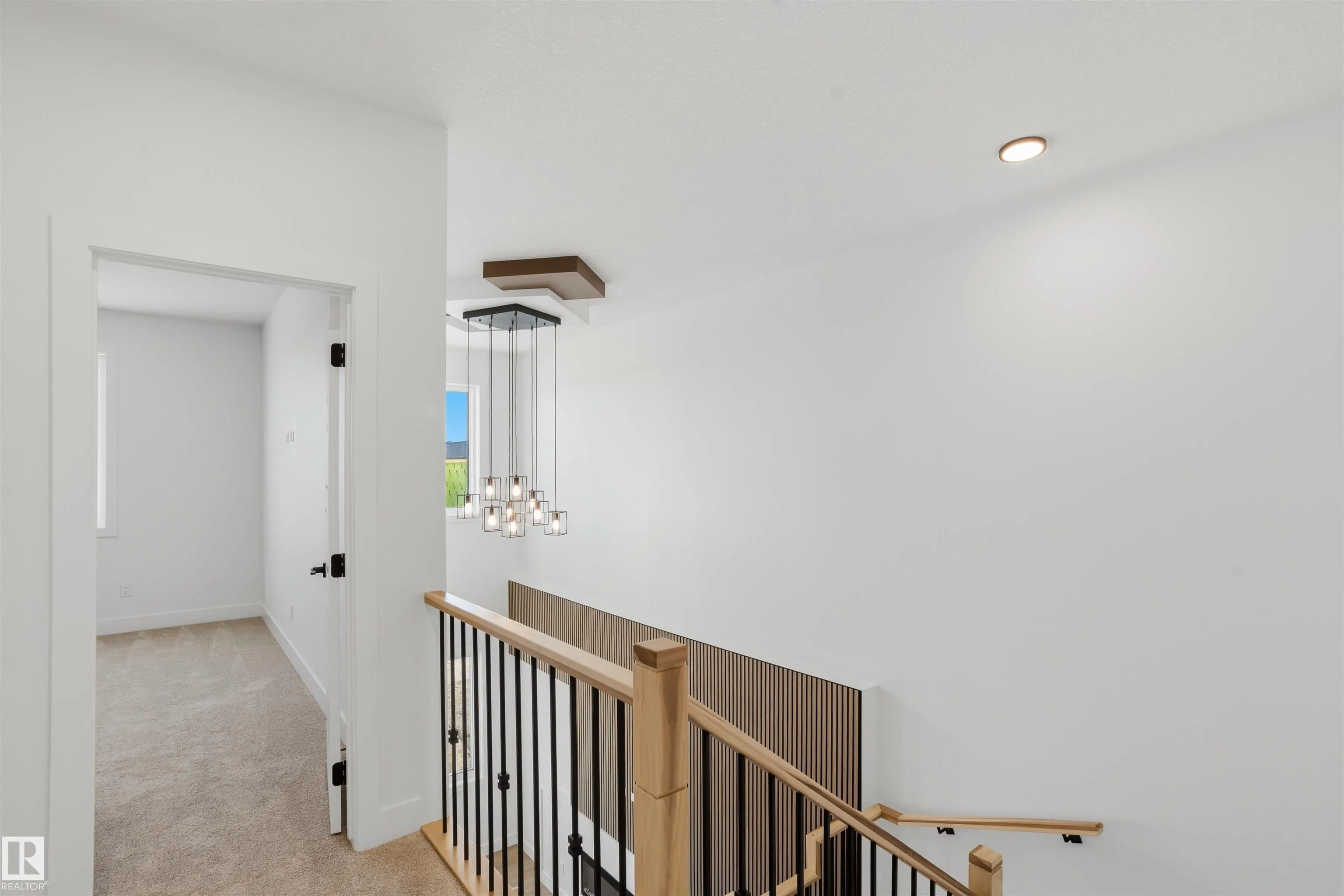 1790 Crossbill Loop
