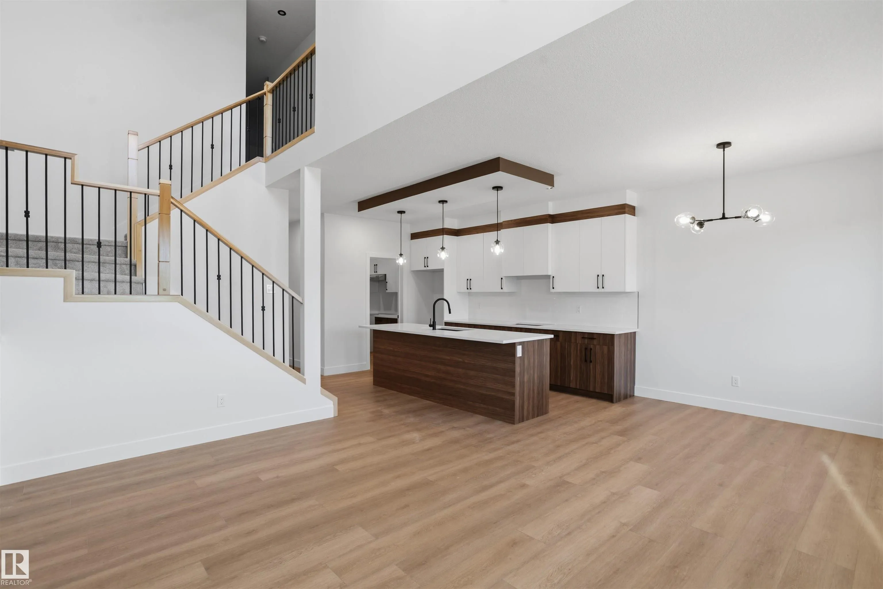 1790 Crossbill Loop