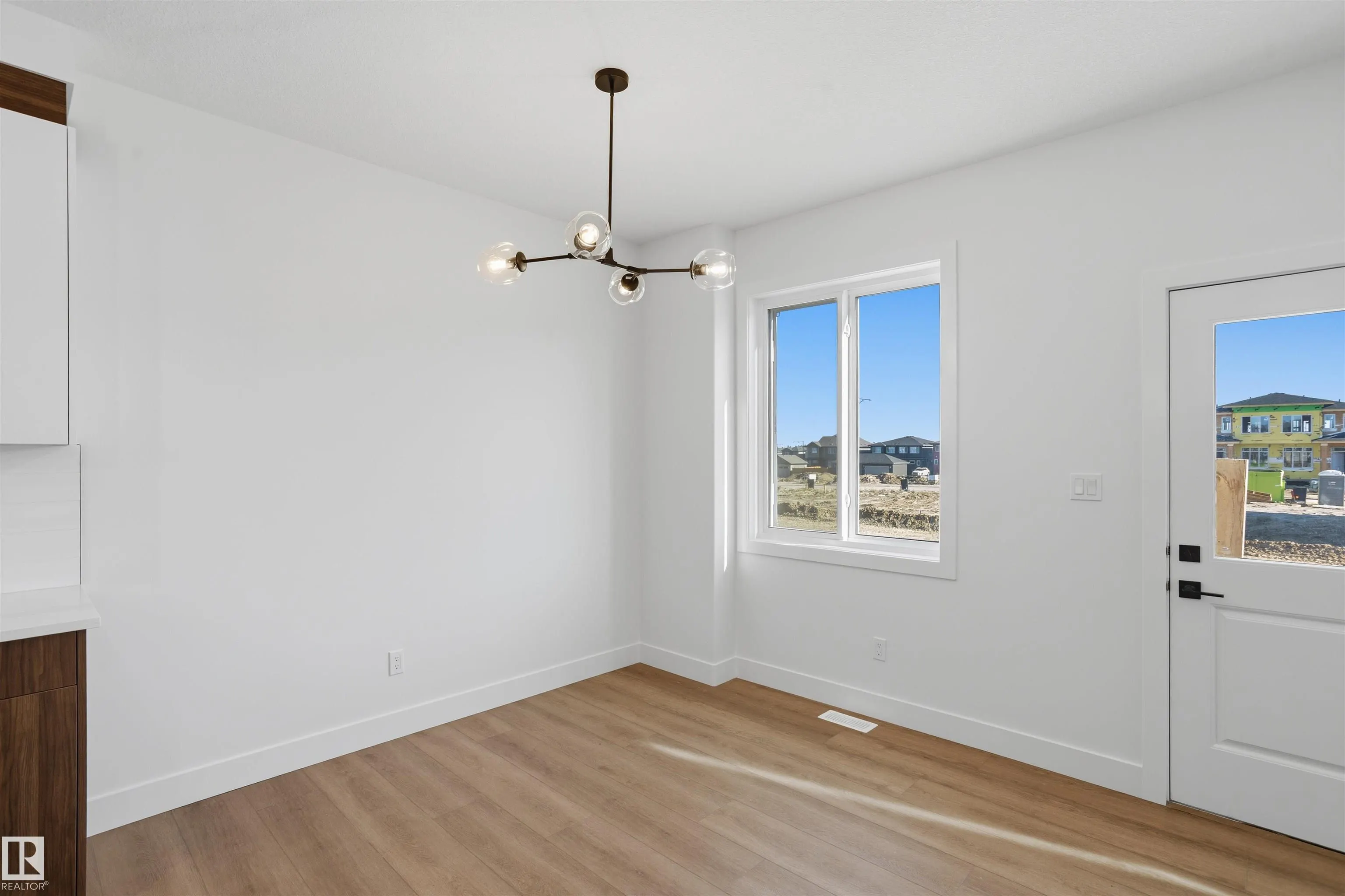 1790 Crossbill Loop