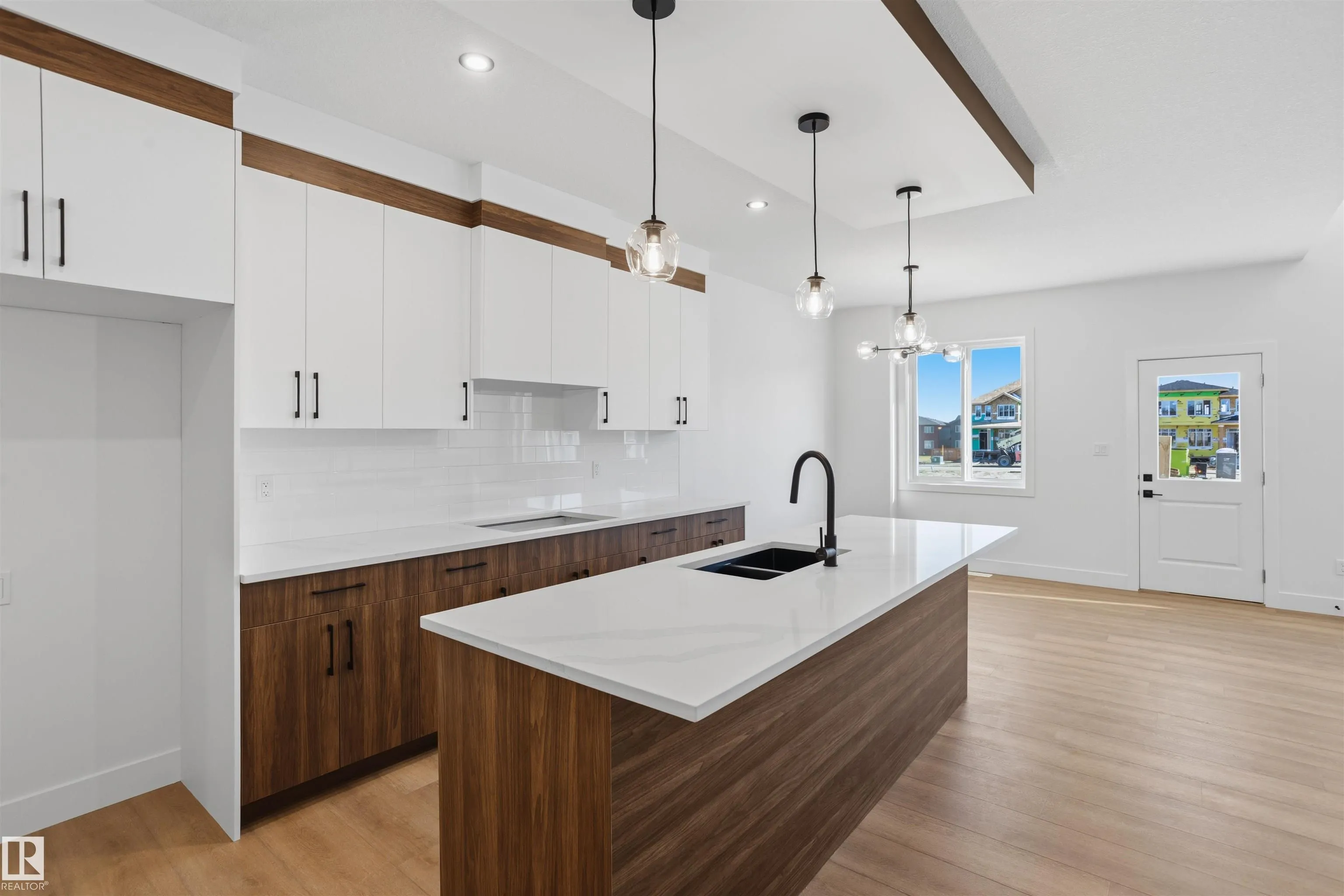 1790 Crossbill Loop