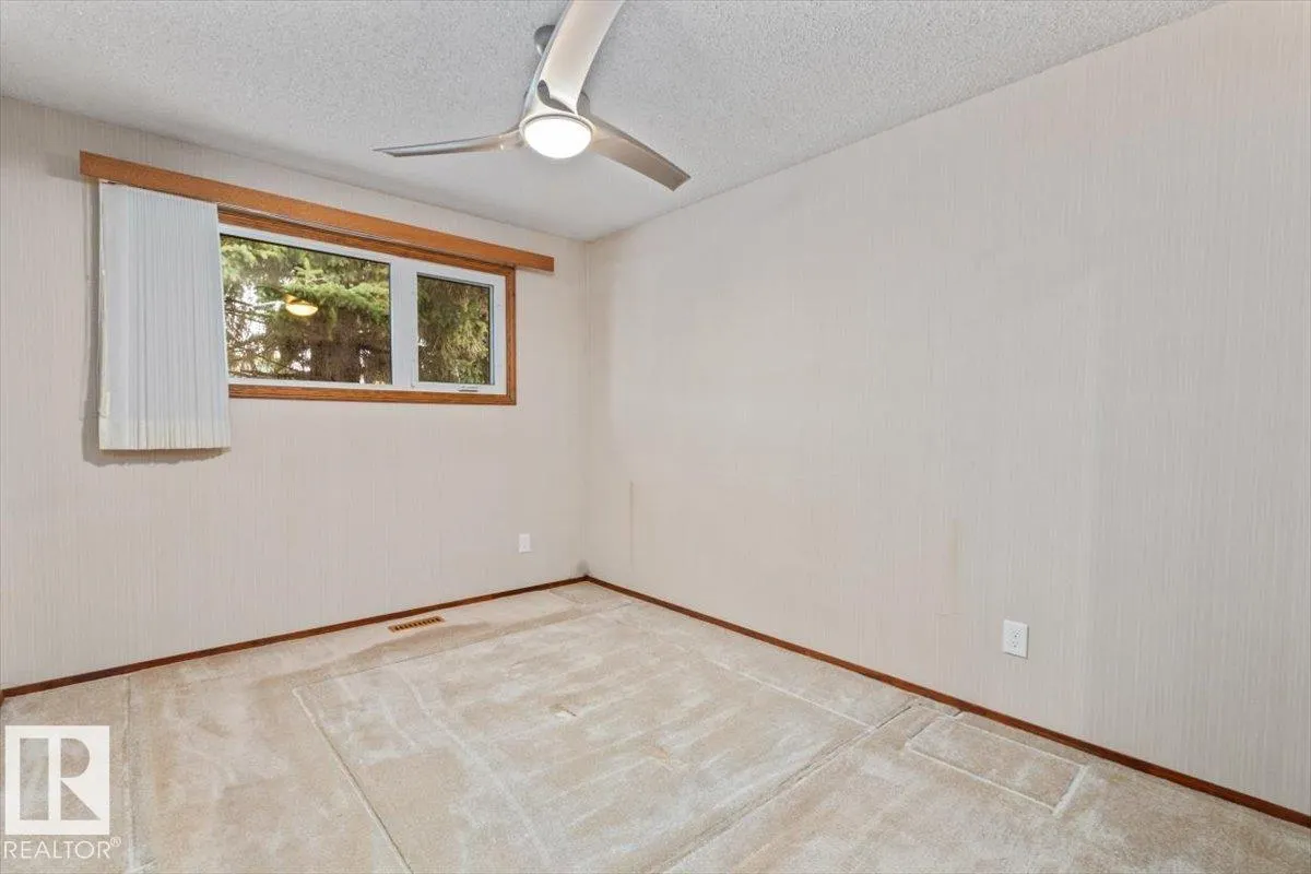 17 GARNET Crescent