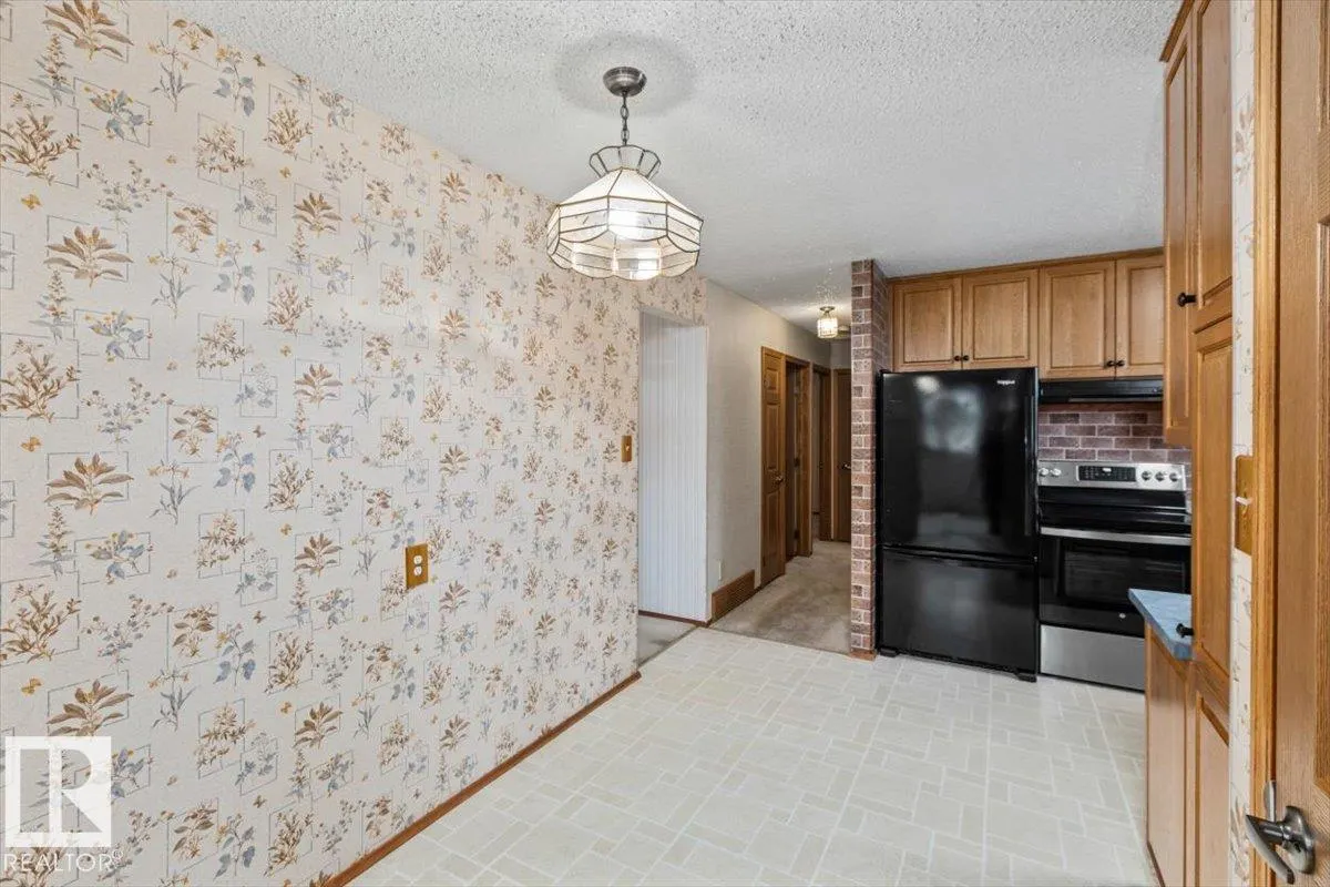 17 GARNET Crescent