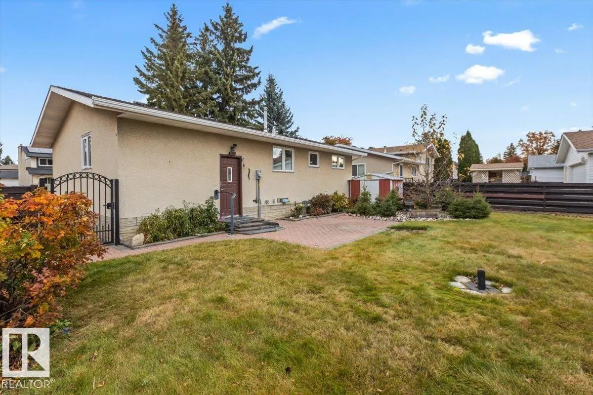 17 GARNET Crescent