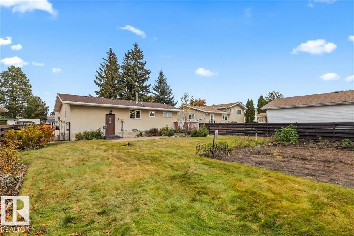 17 GARNET Crescent