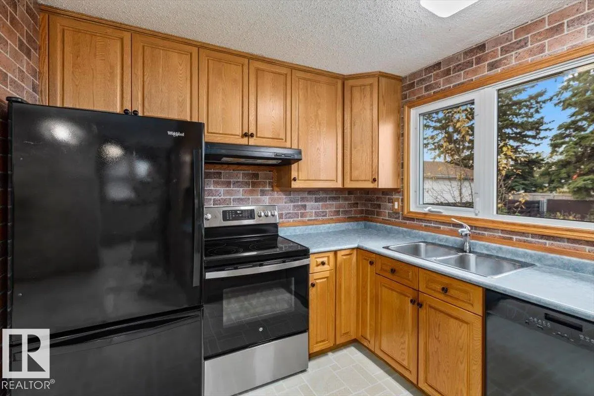 17 GARNET Crescent