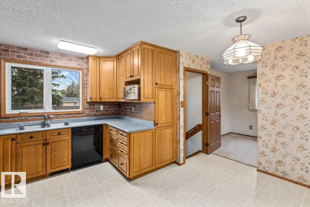 17 GARNET Crescent