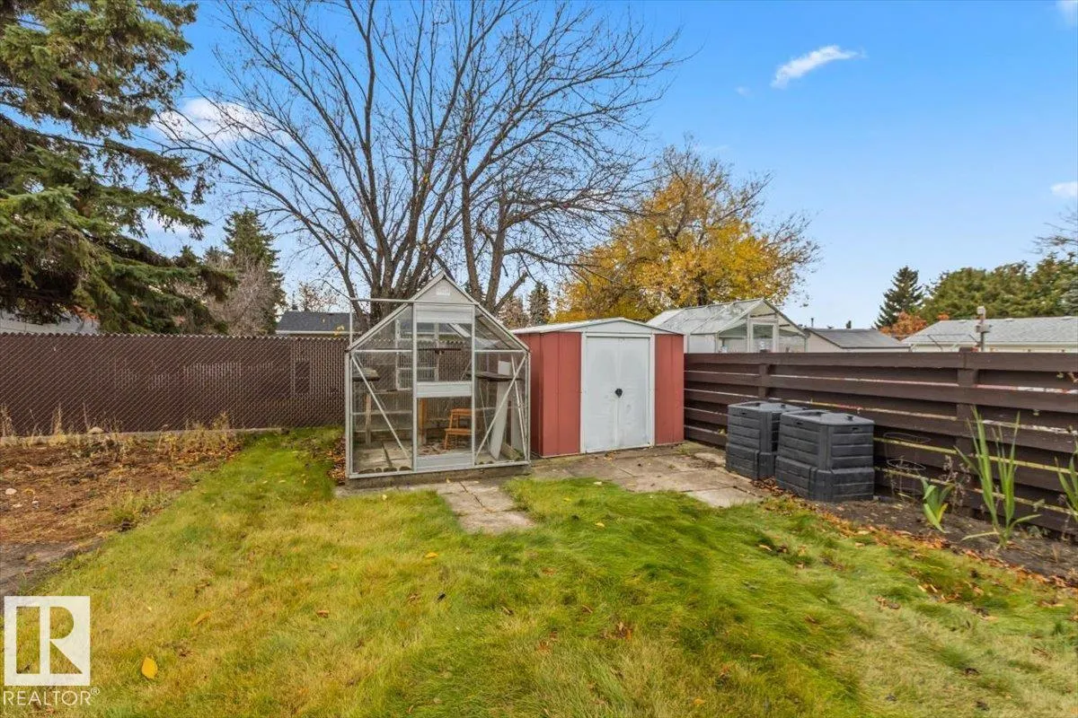 17 GARNET Crescent