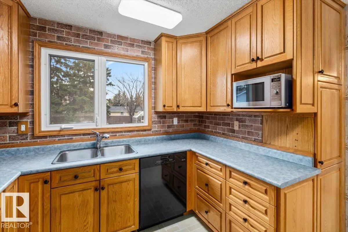 17 GARNET Crescent