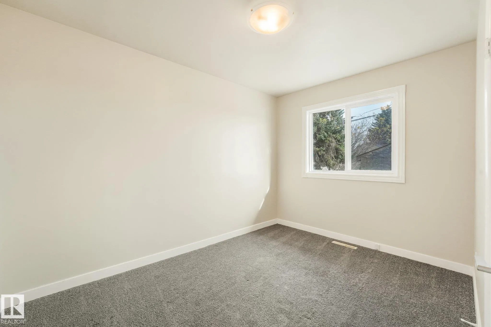 11308 129 Avenue