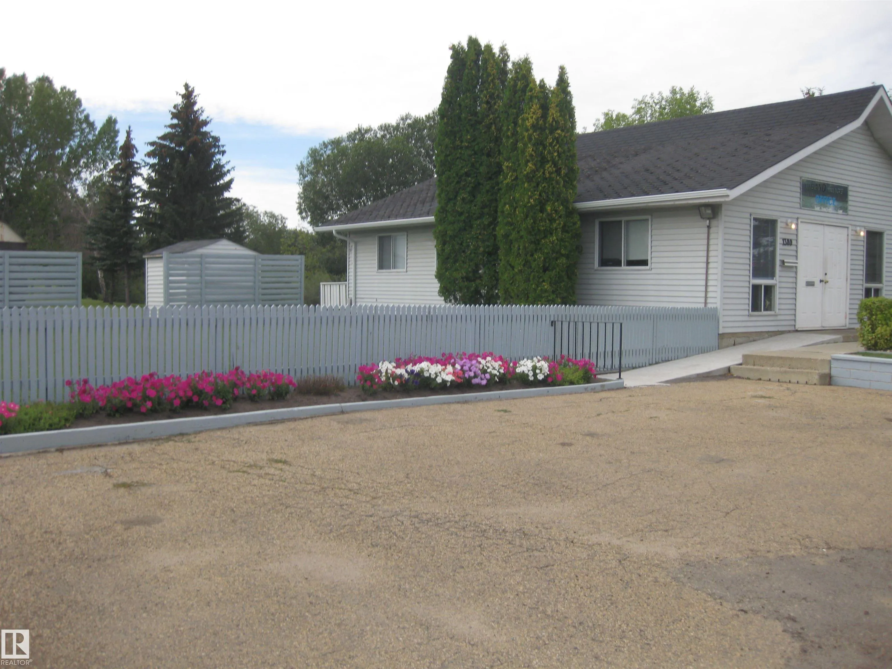 1234 Lake Vista Crescent