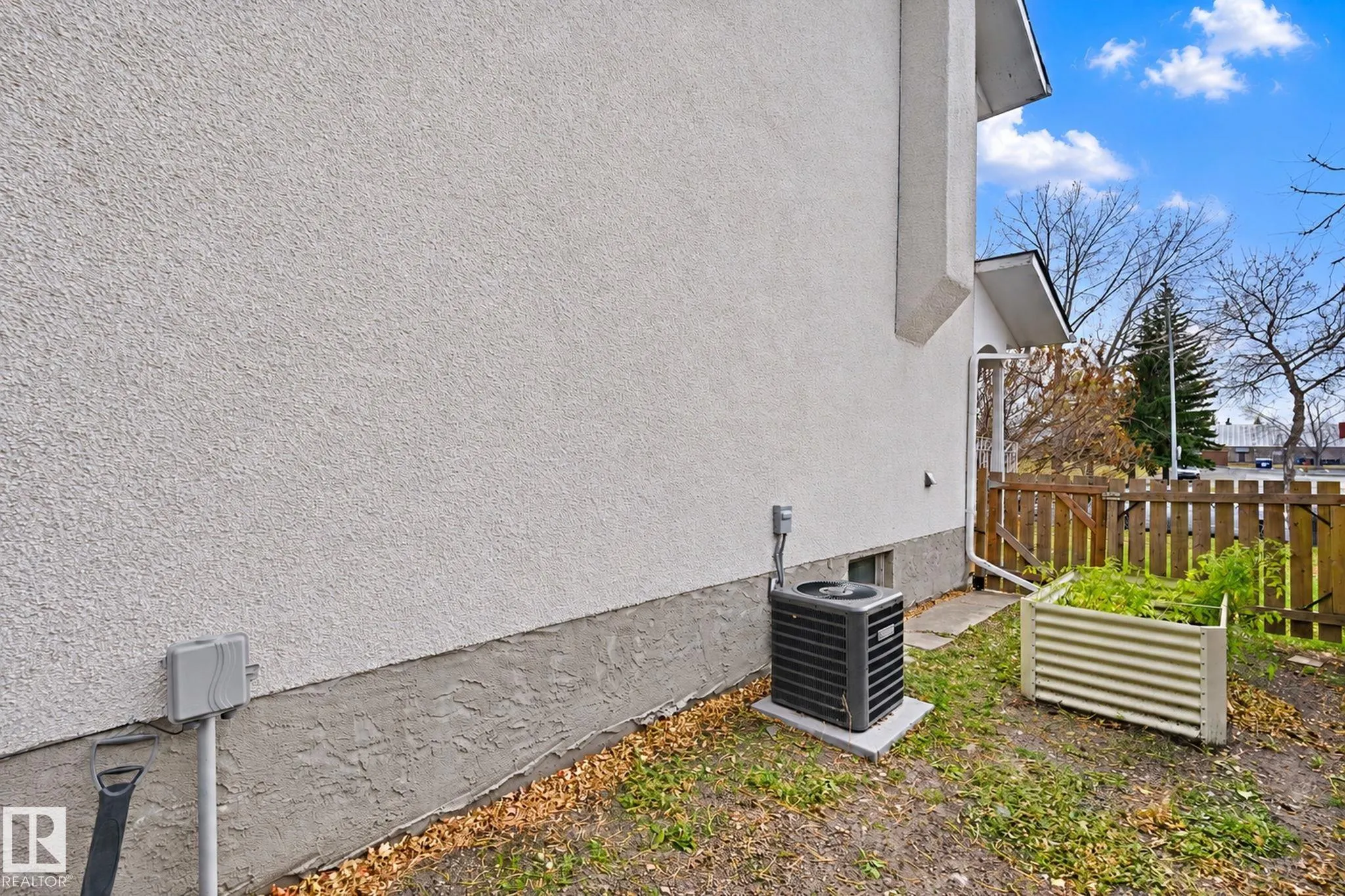 9 AKINS Drive