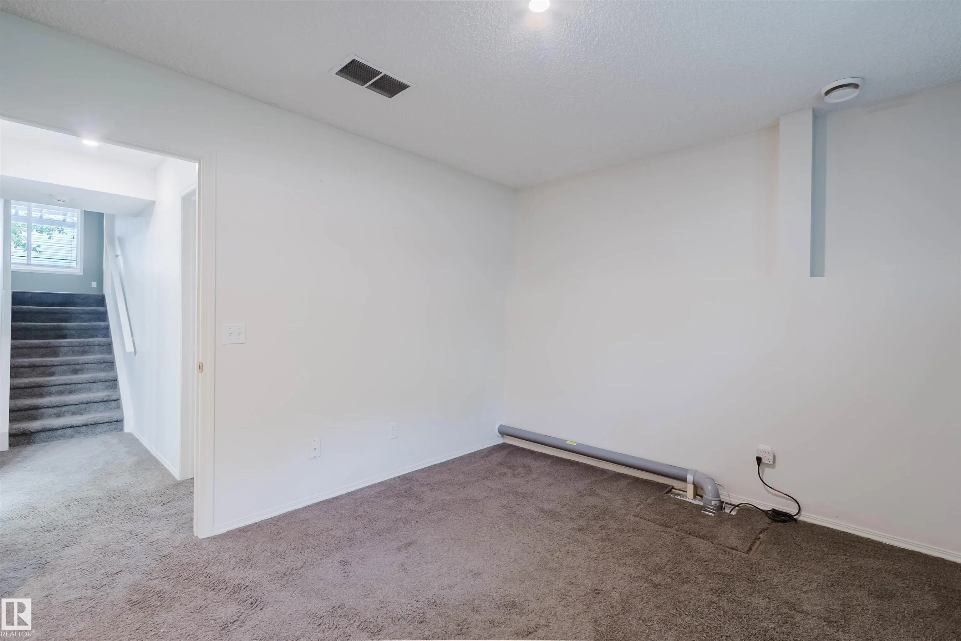 1694 TOMPKINS Wynd