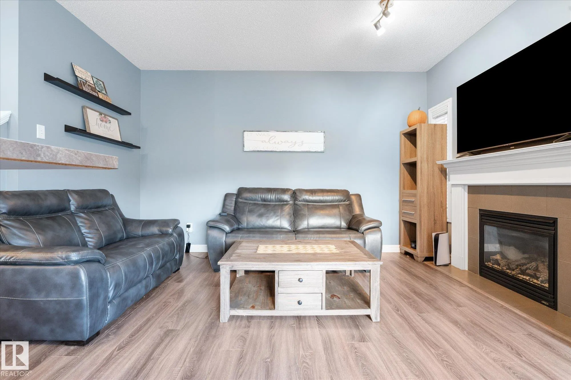 20 CARAGANA Way