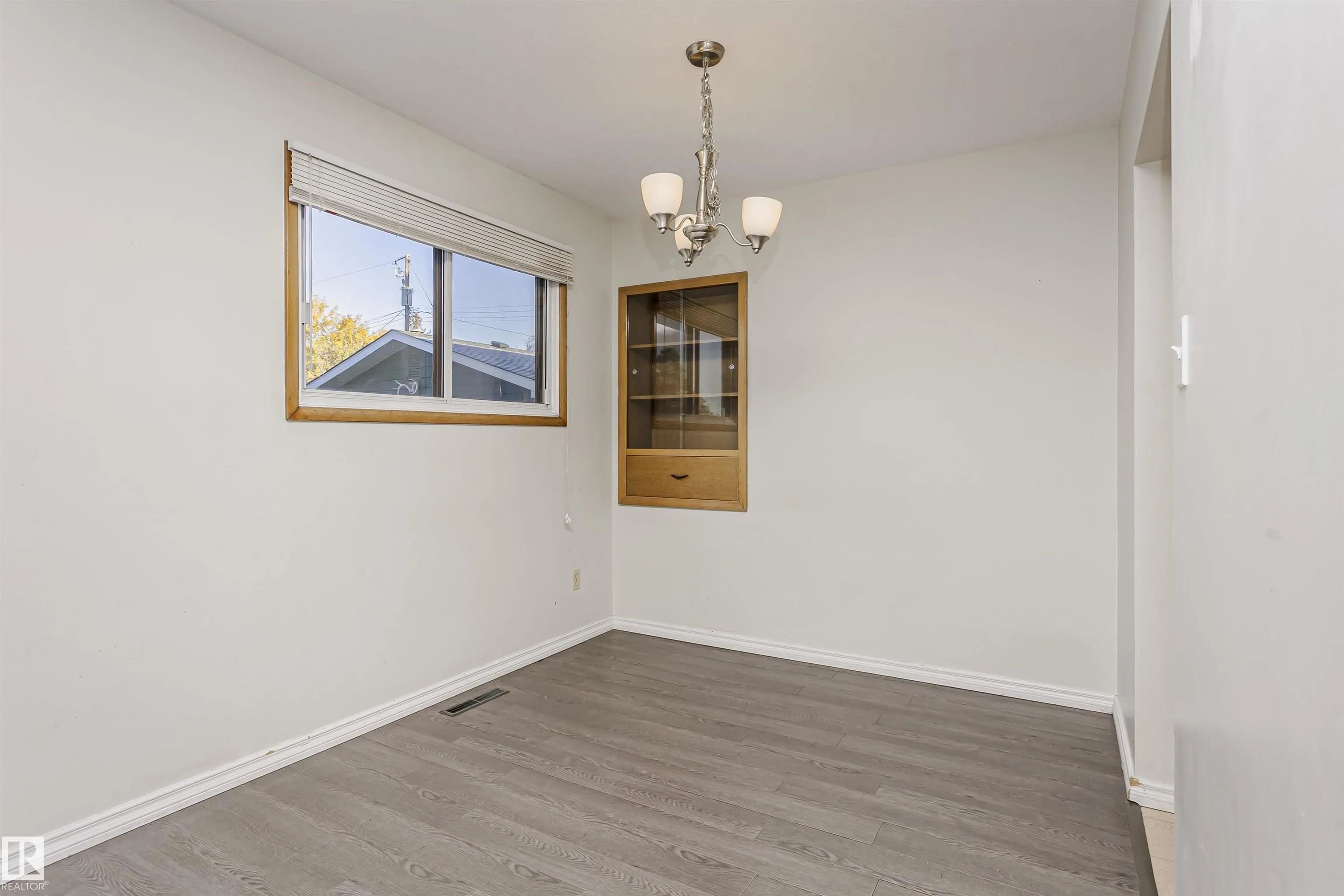 7 SHERIDAN Drive